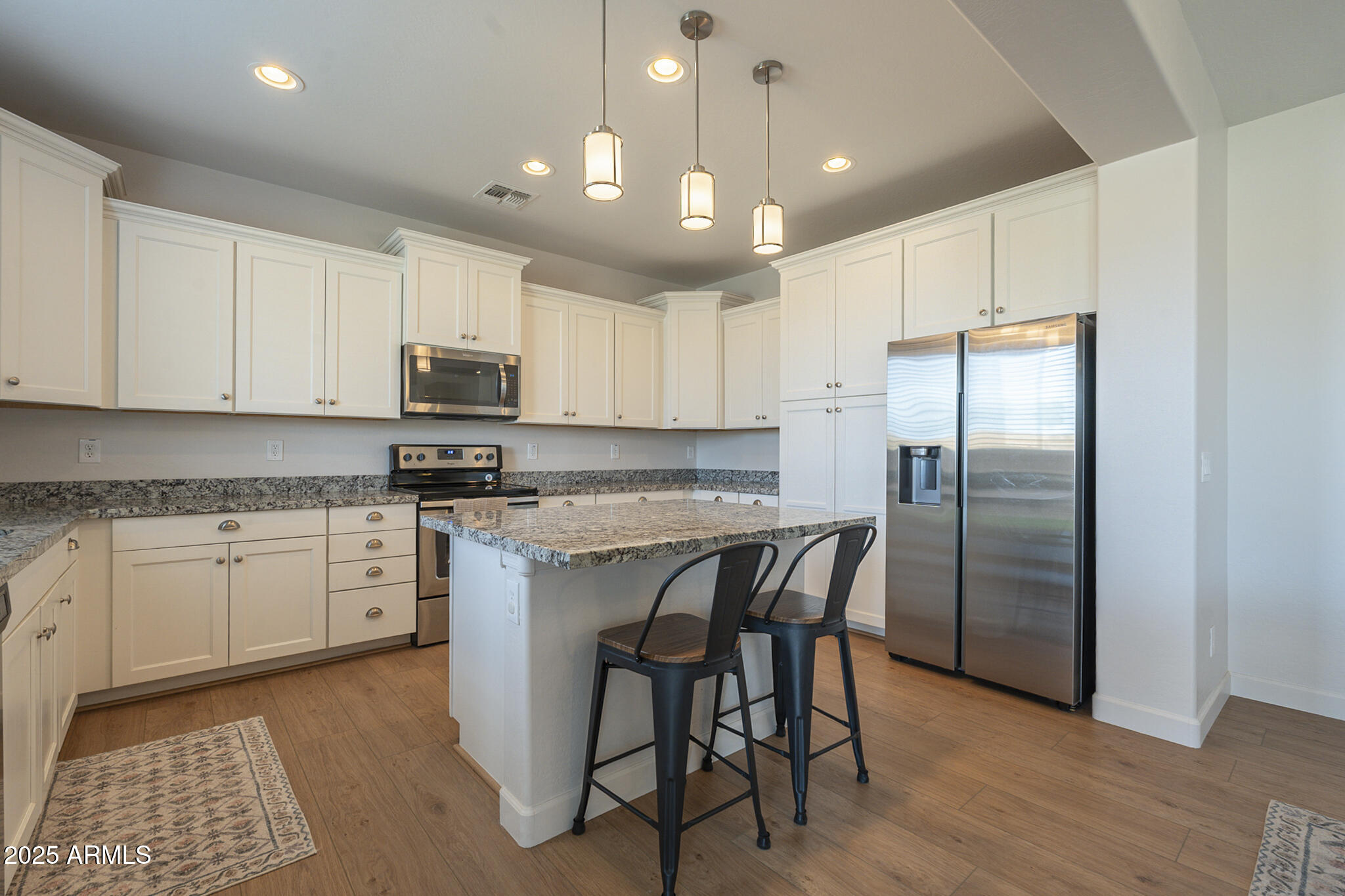 3247 N LOMA Vista