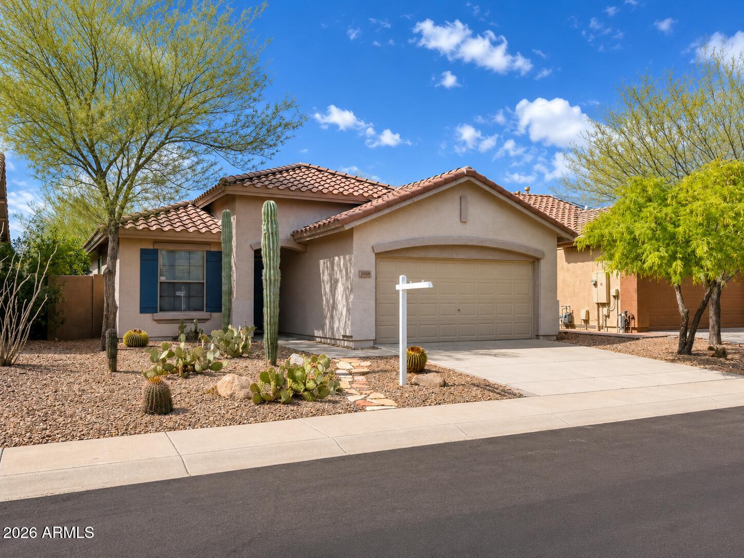 2568 W BISBEE Way