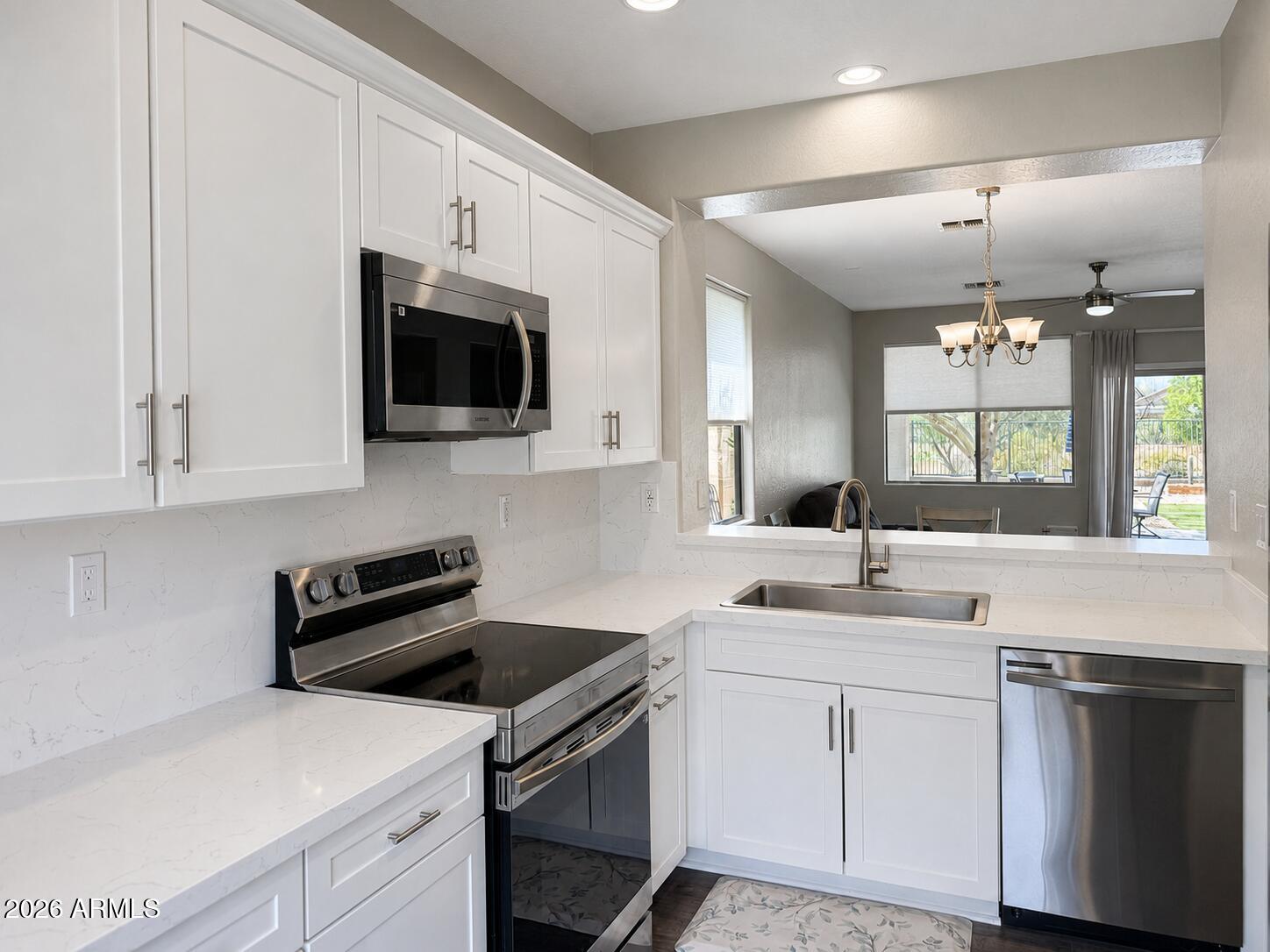 2568 W BISBEE Way