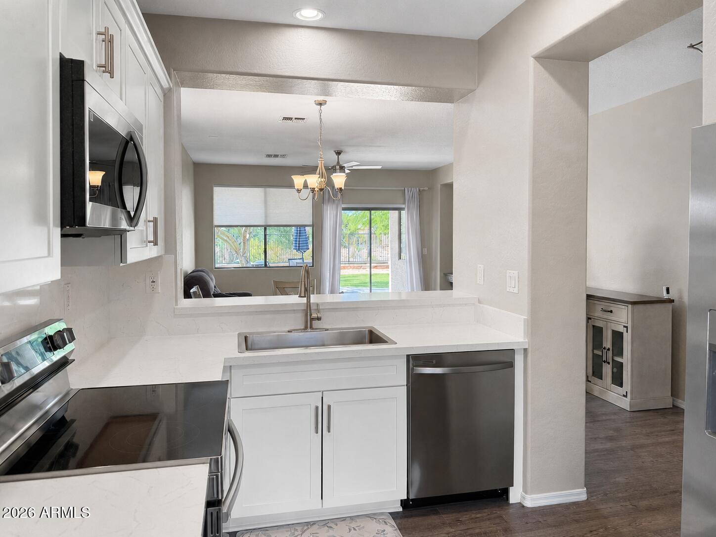 2568 W BISBEE Way