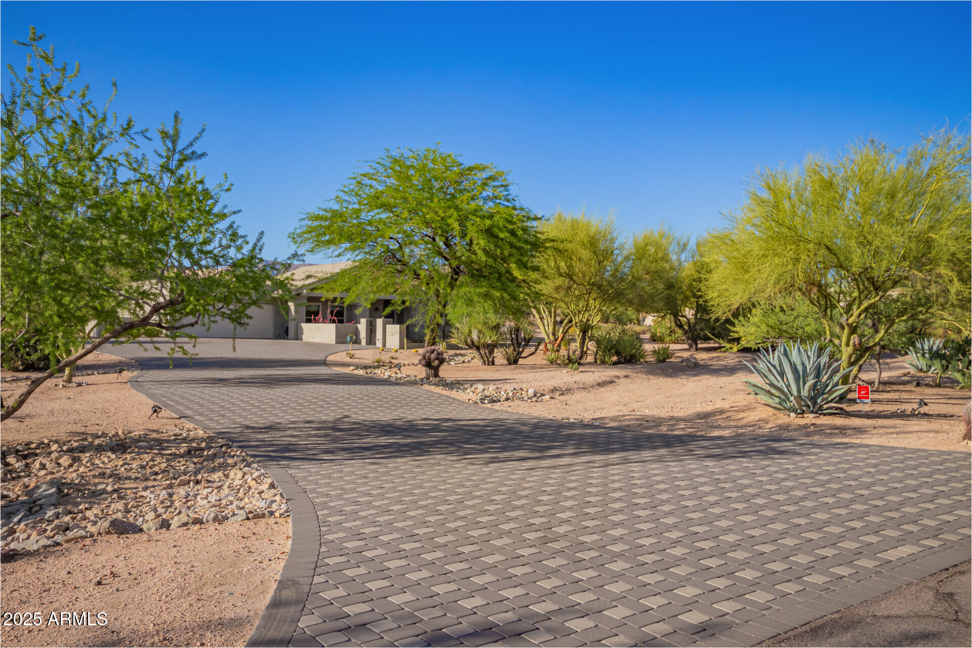 9432 E QUAIL Trail