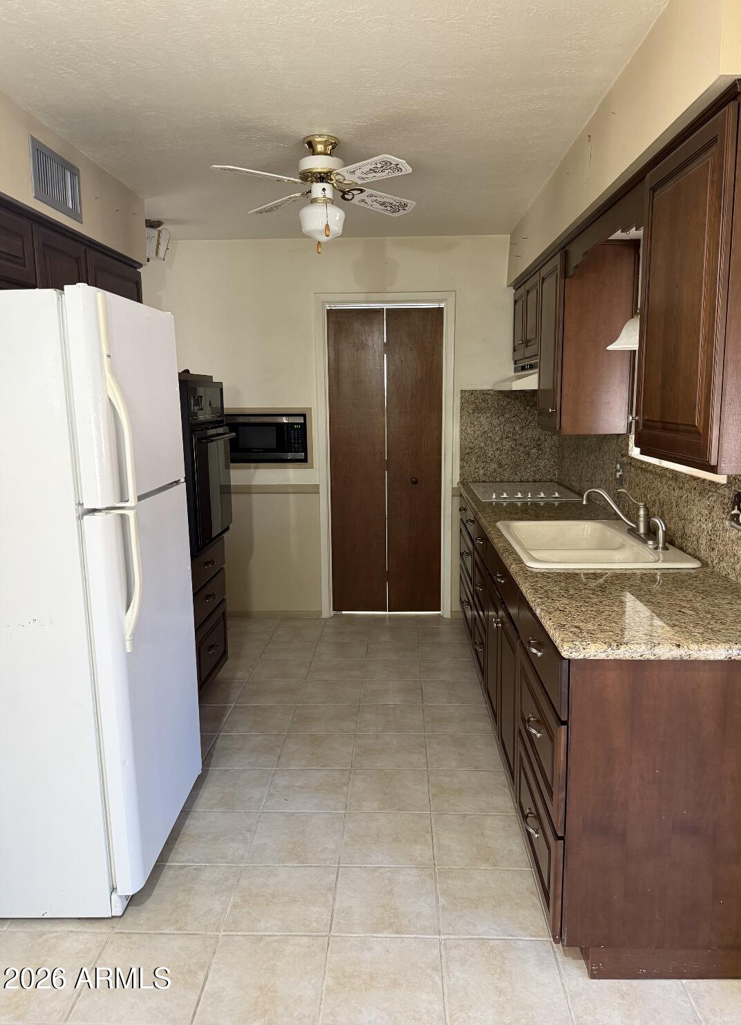 5822 E DUNCAN Street