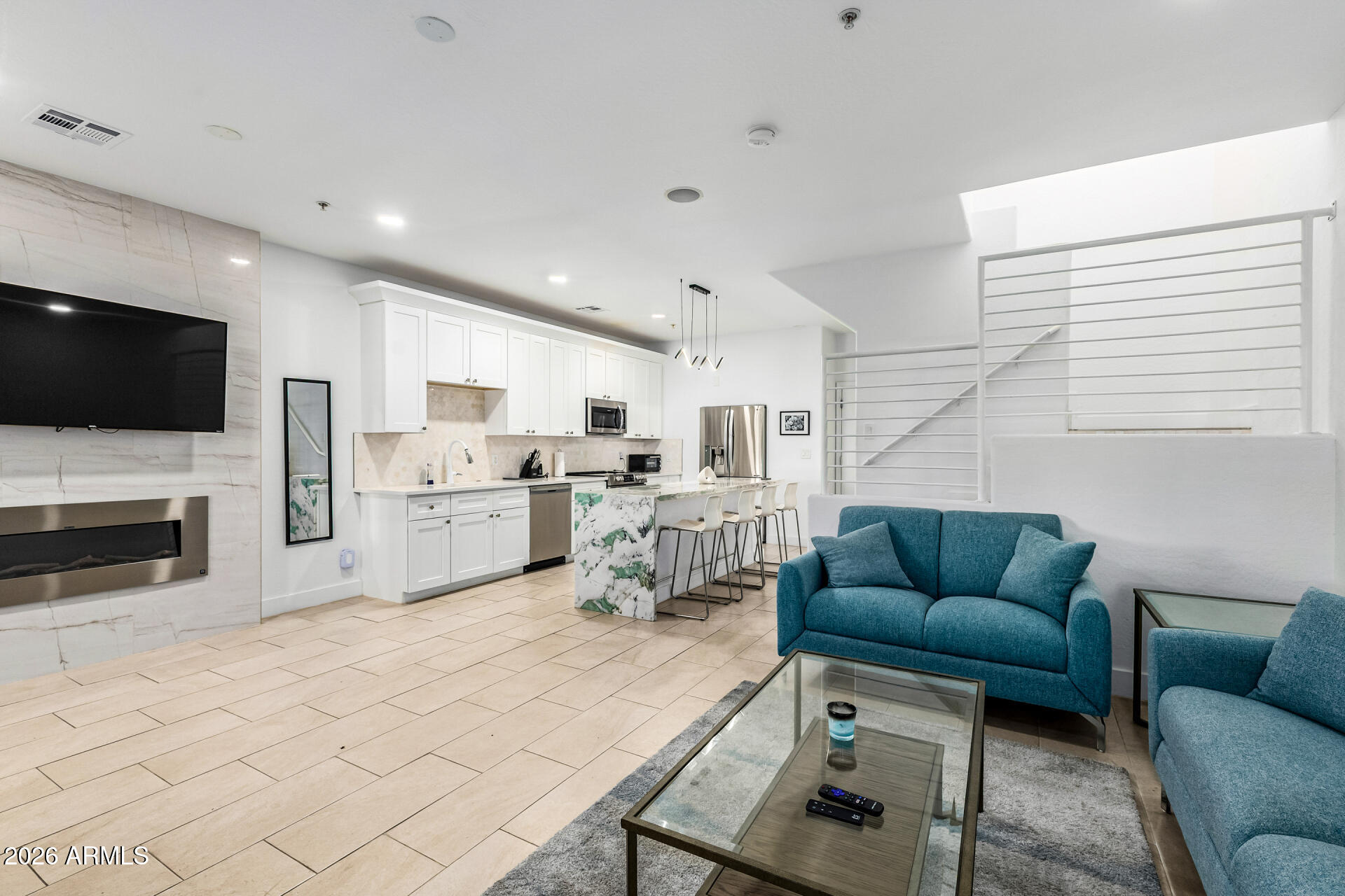 1718 W COLTER Street 115