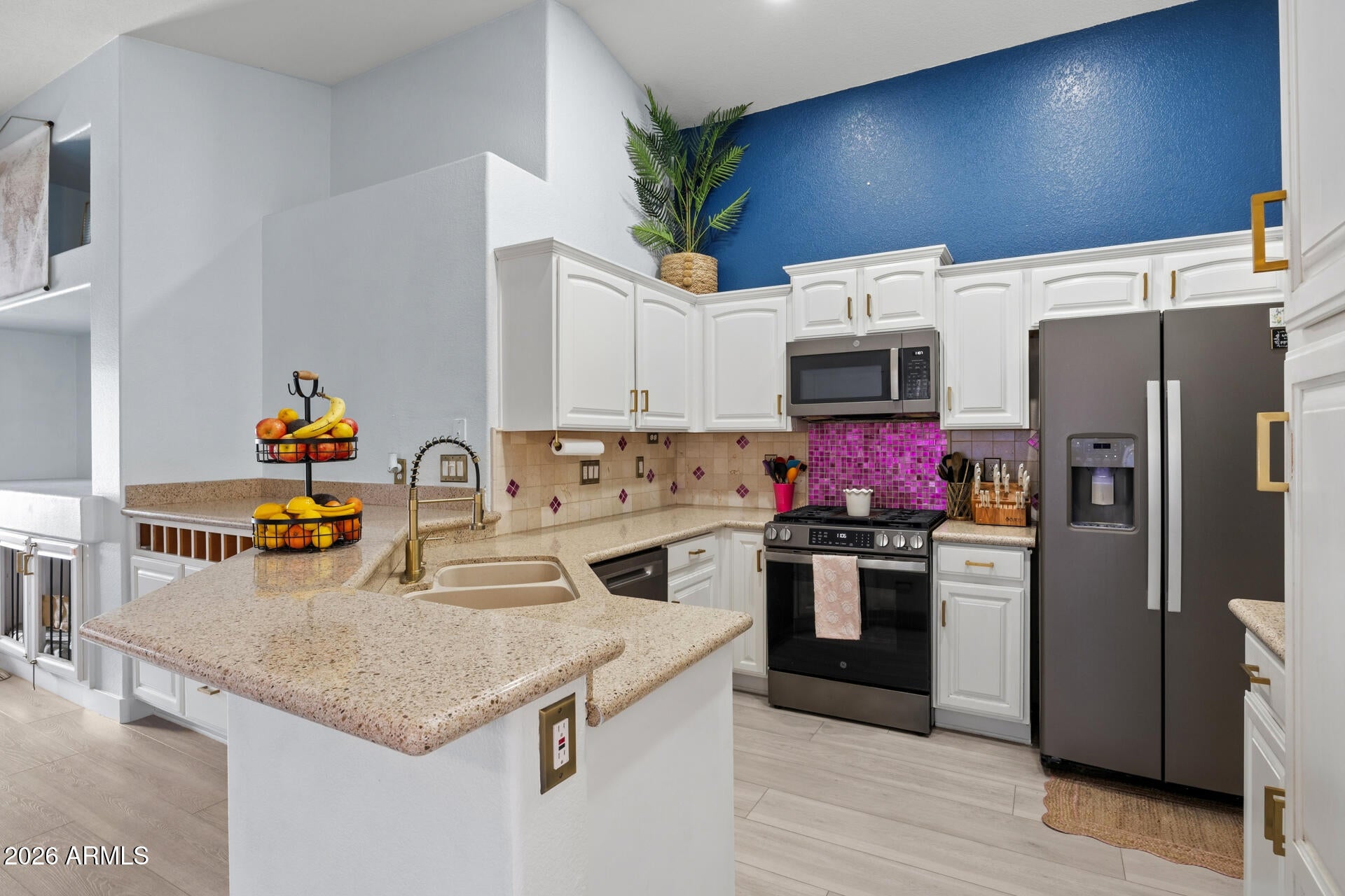 7633 W FOOTHILL Drive