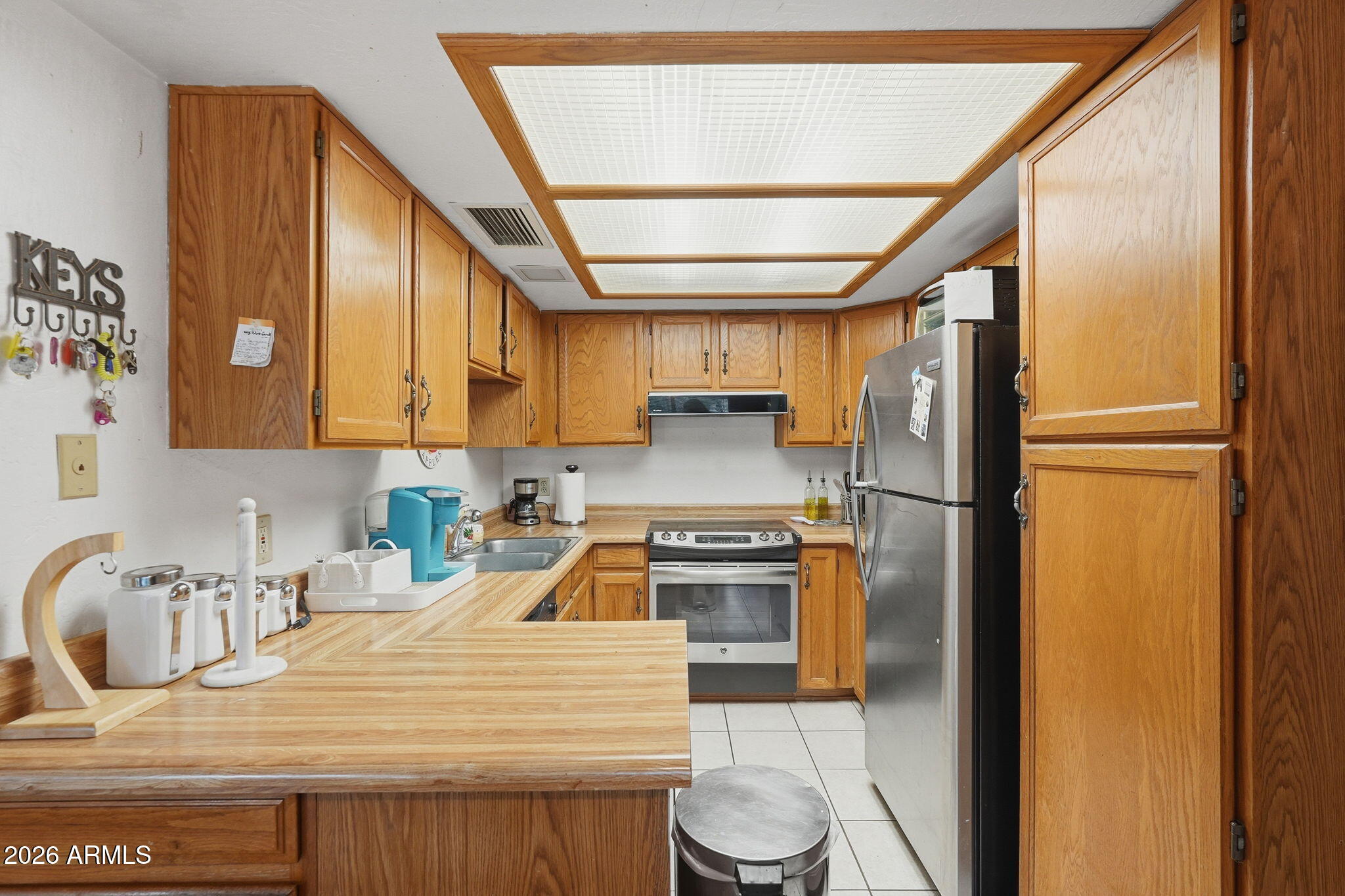 1382 N Tamarisk Drive