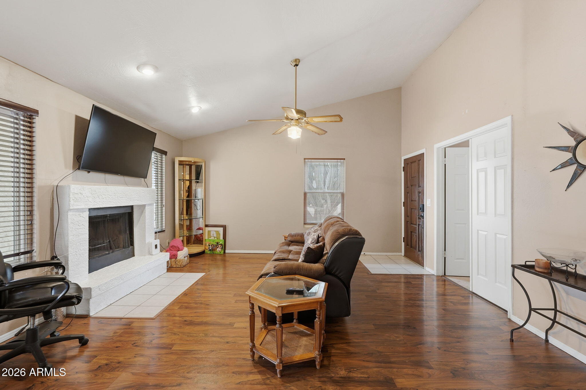 1382 N Tamarisk Drive