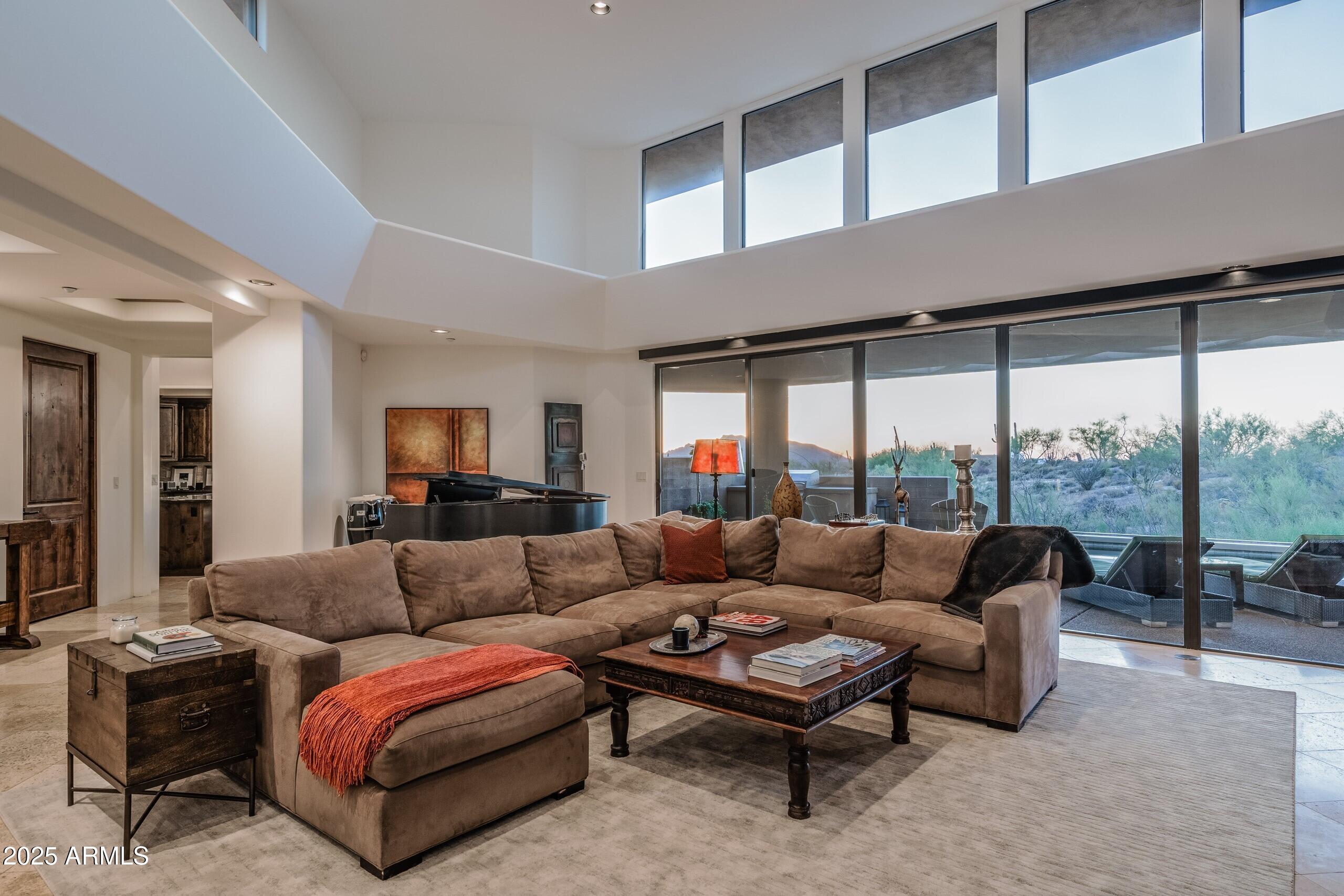 9216 E SKY LINE Drive