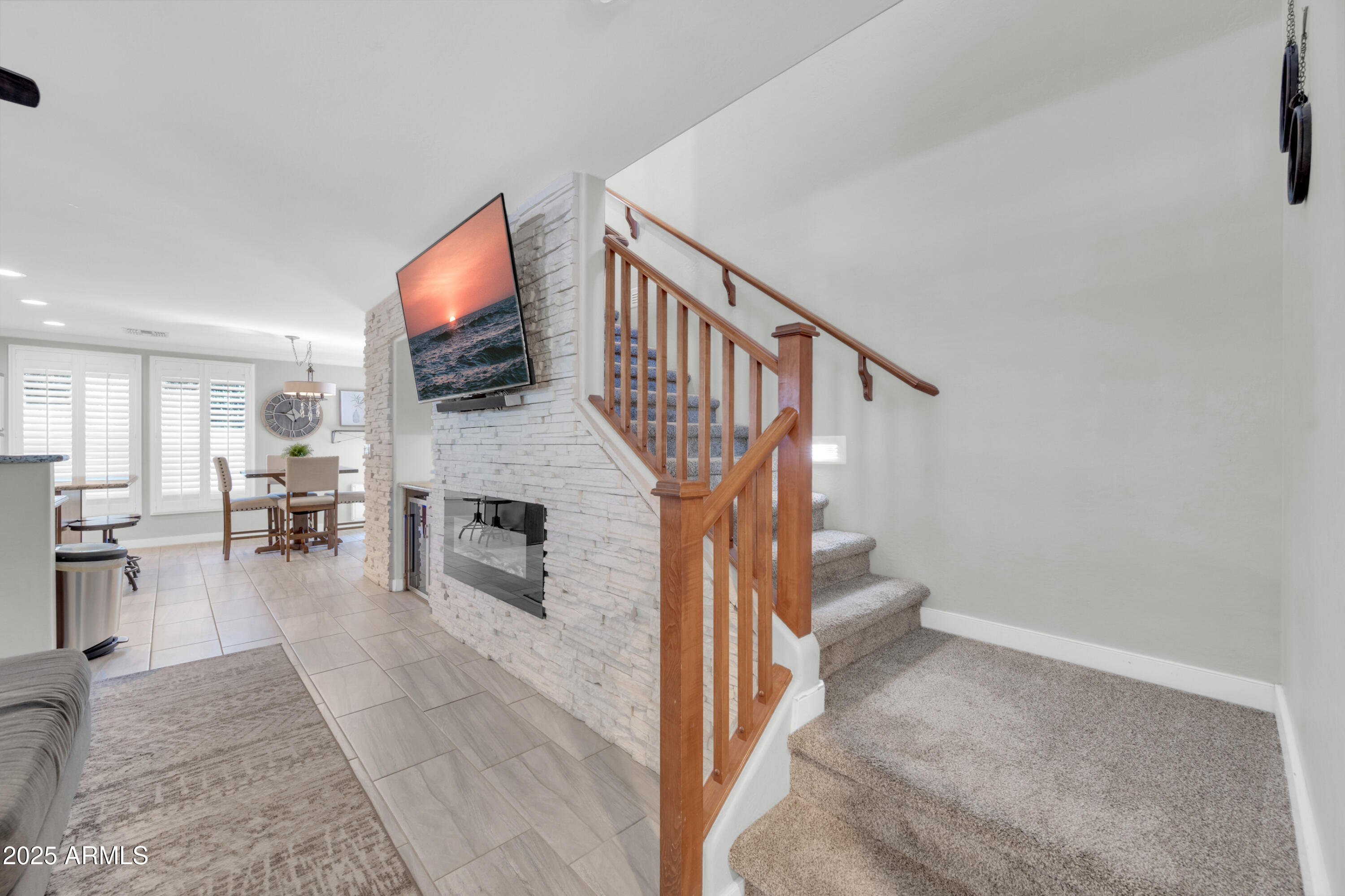 1140 E VERMONT Drive