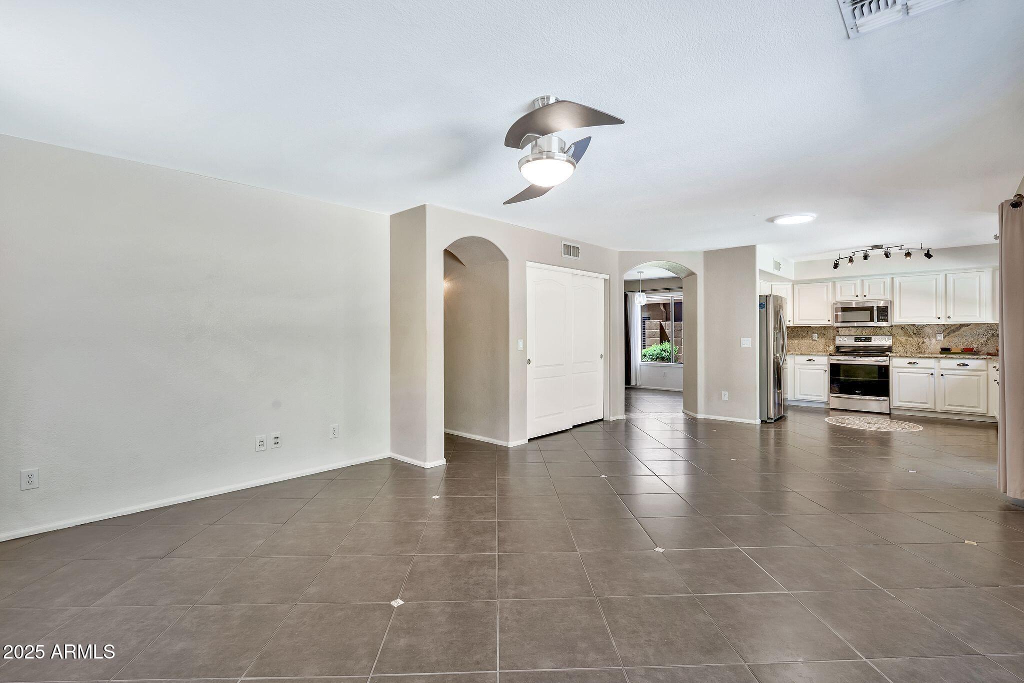 2418 W White Feather Lane