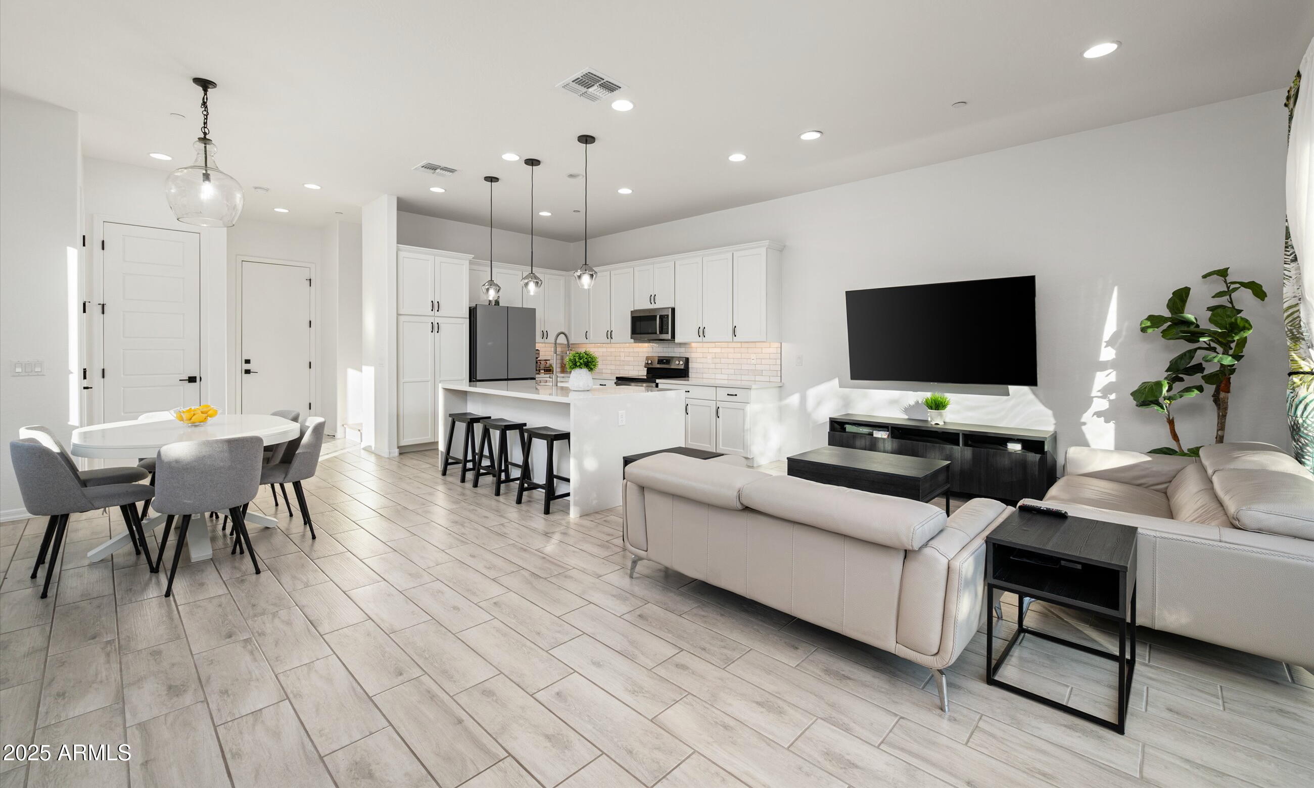 1933 W KINFIELD Trail