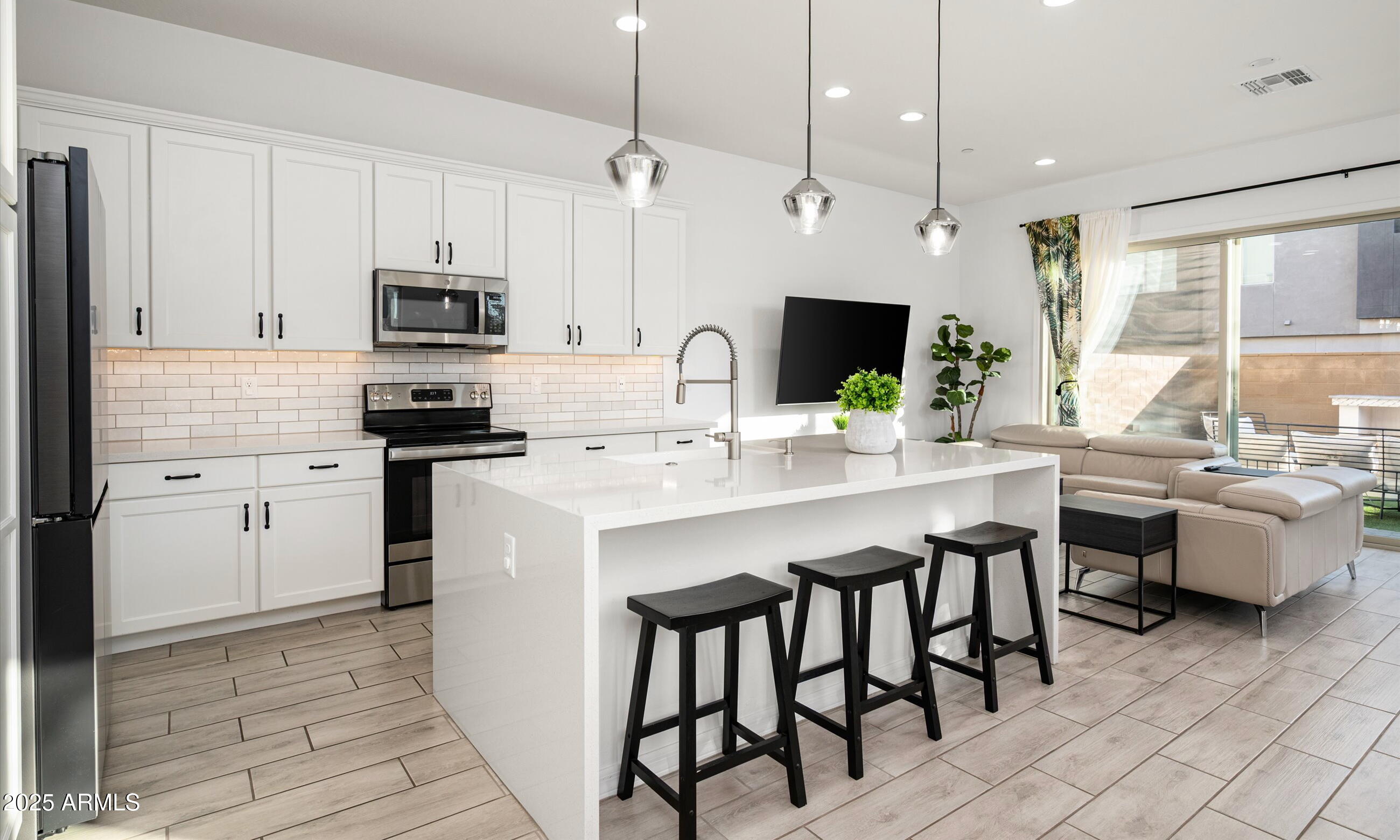 1933 W KINFIELD Trail