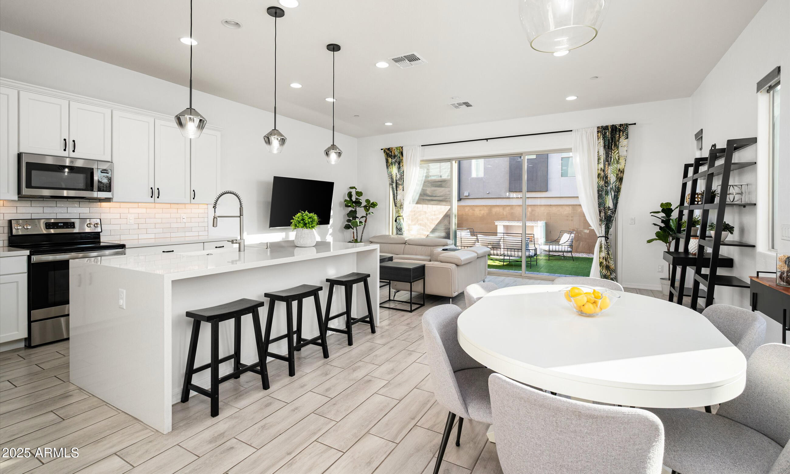 1933 W KINFIELD Trail