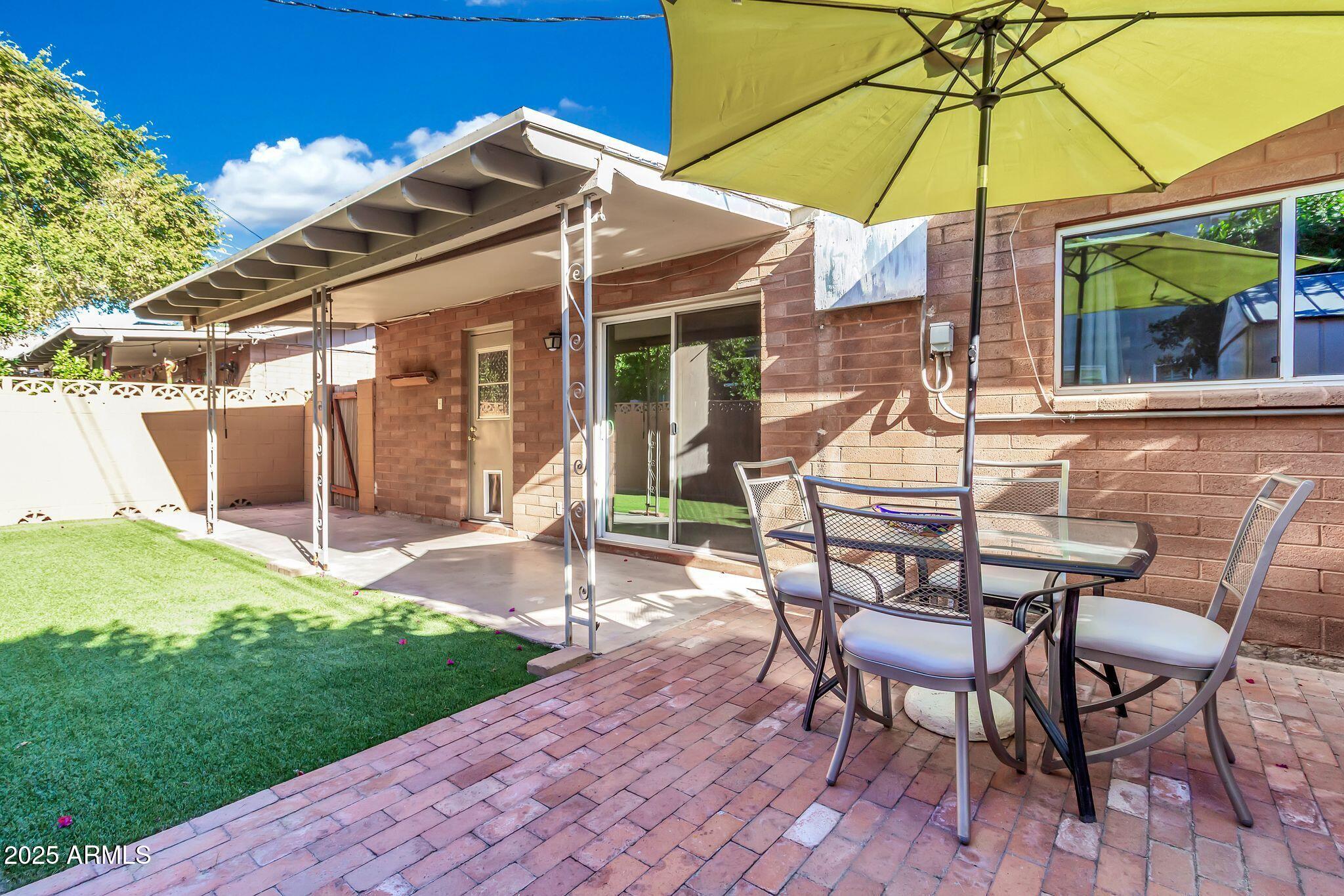 3302 E PINCHOT Avenue 9