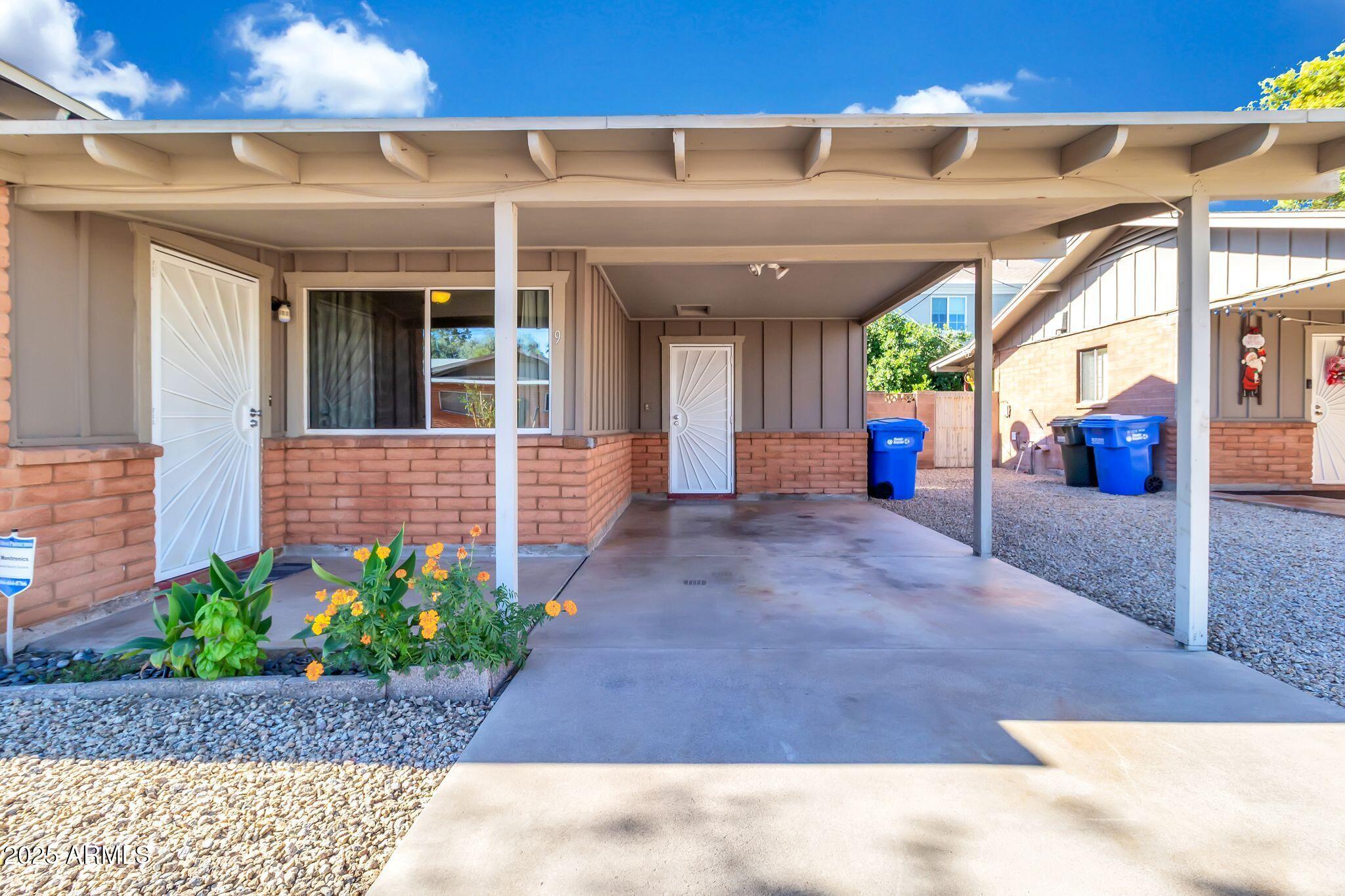 3302 E PINCHOT Avenue 9