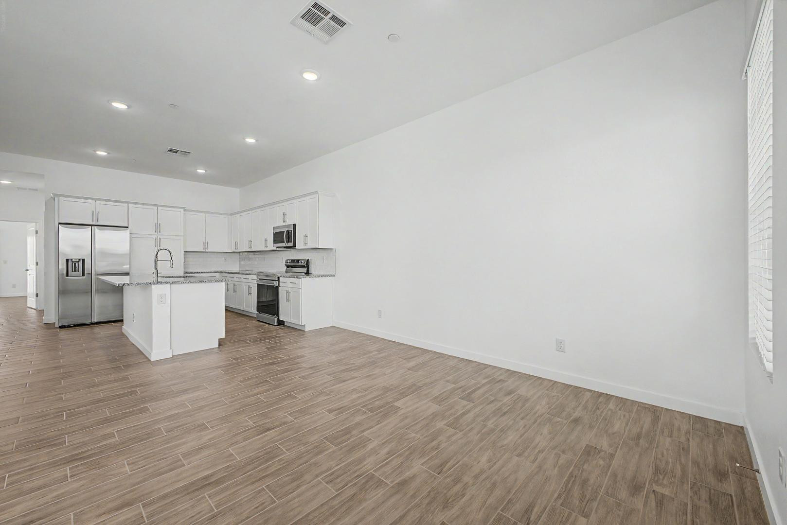 8232 E University Drive Unit 128