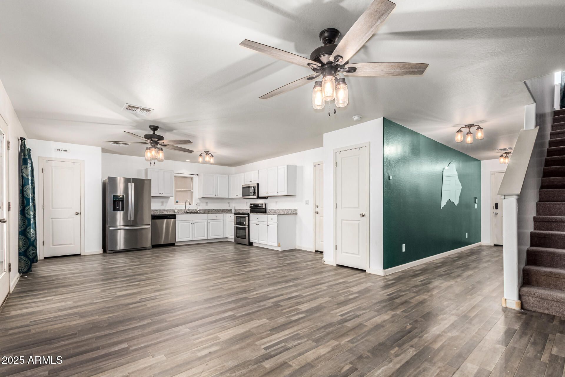 Homes 1 1075 W VERDE Lane