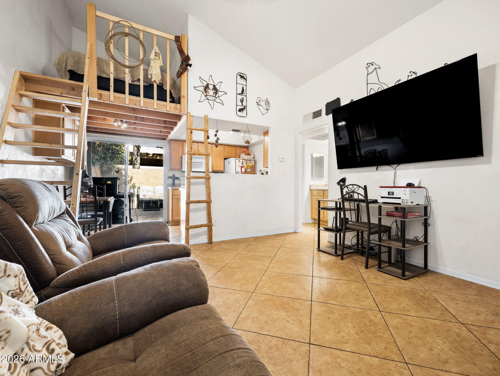 2121 W ROYAL PALM Road 1087