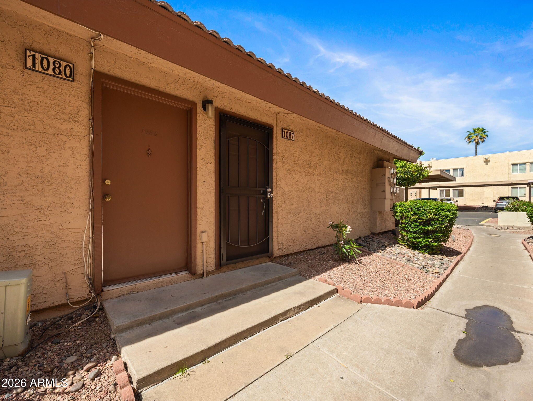 2121 W ROYAL PALM Road 1087