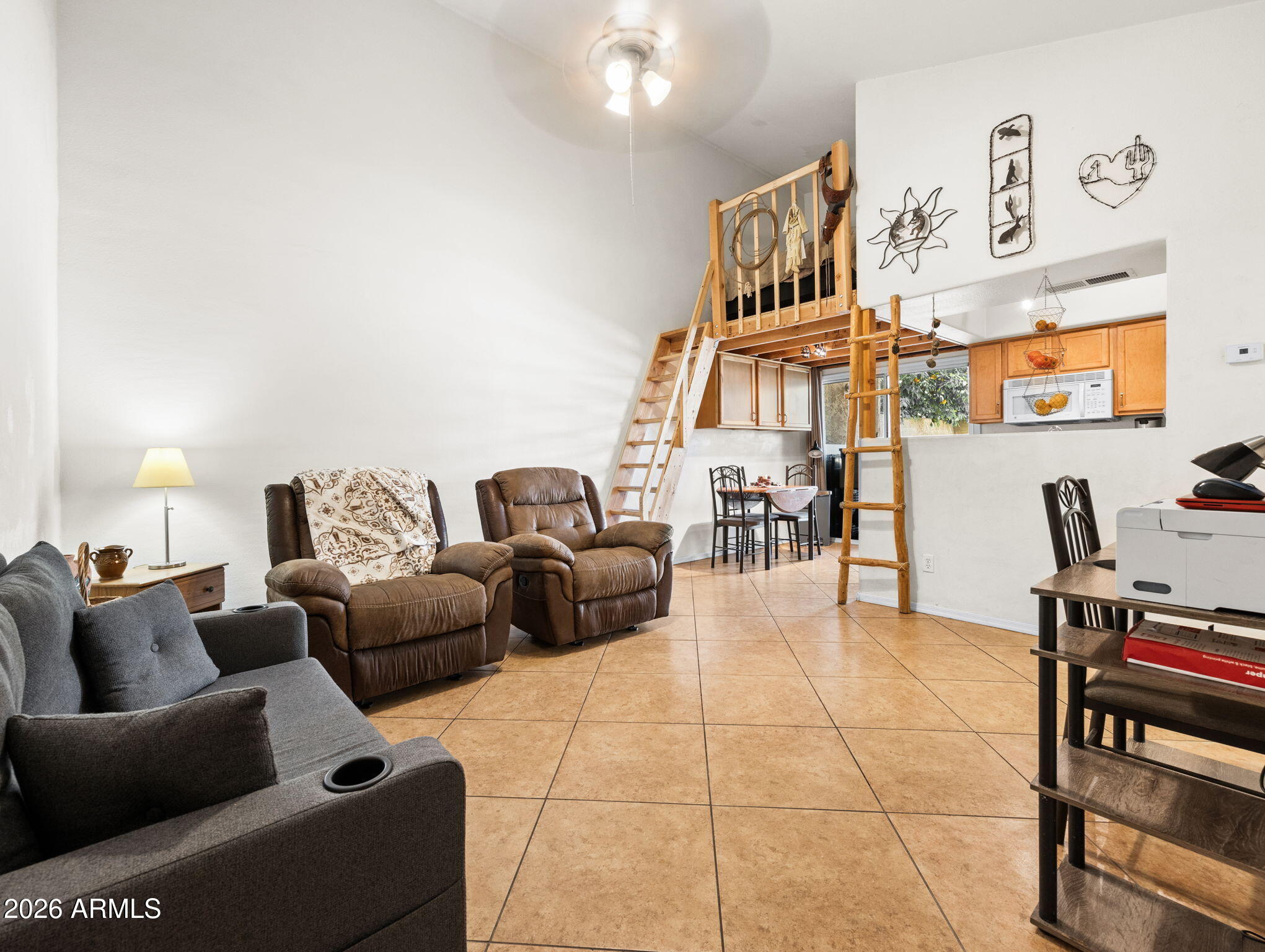 2121 W ROYAL PALM Road 1087