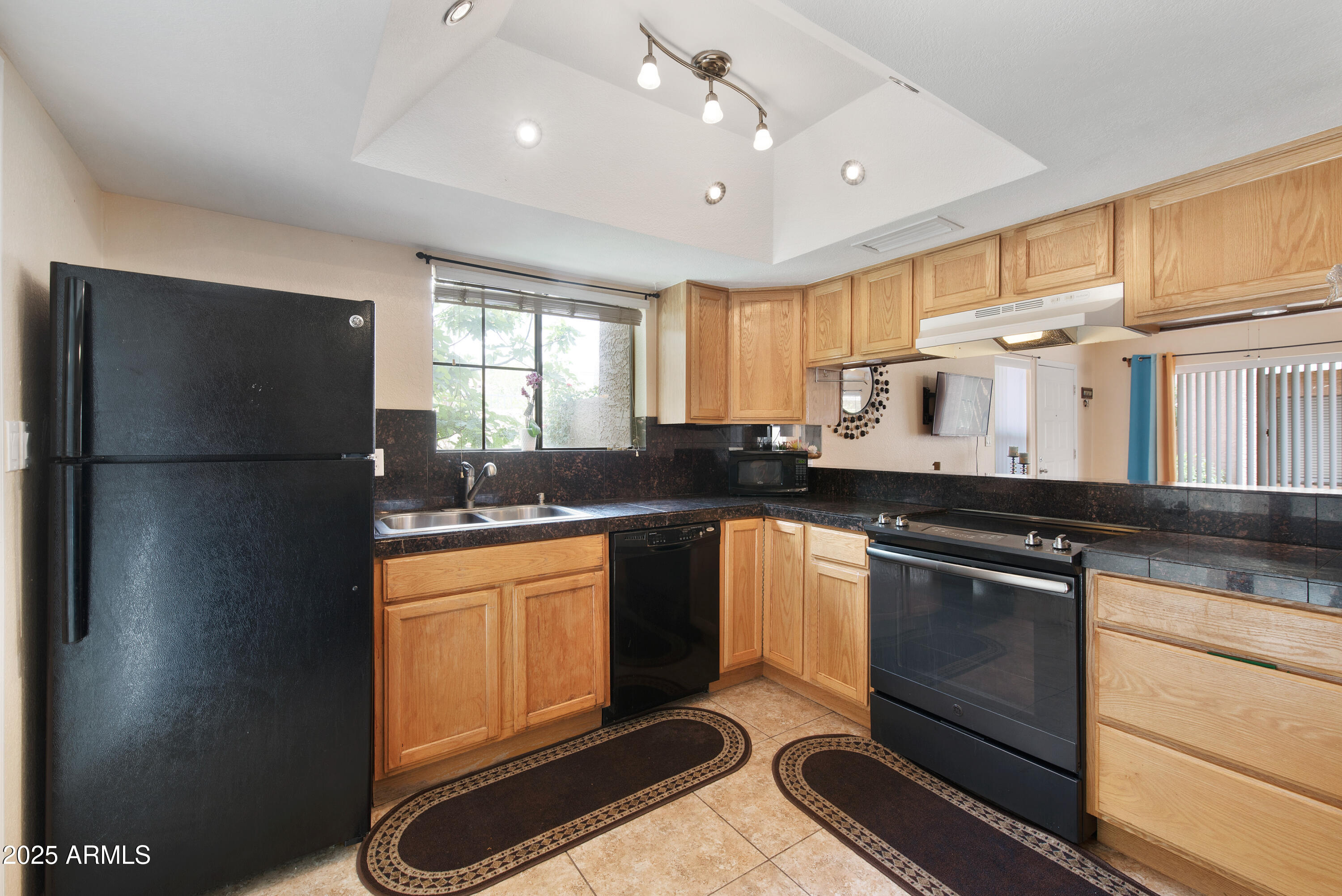 2833 E TRACY Lane 1