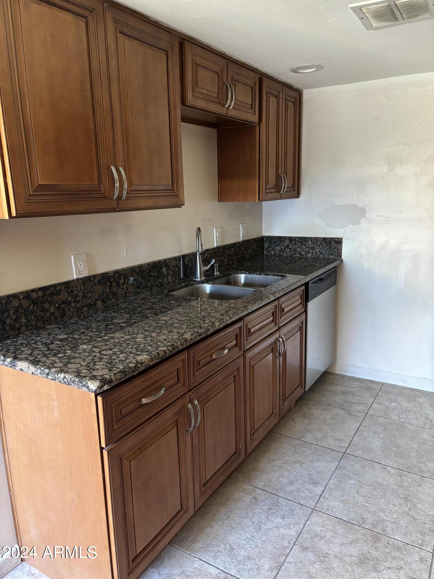 Photo 5 of 20 of 7126 N 19TH Avenue 110 townhome