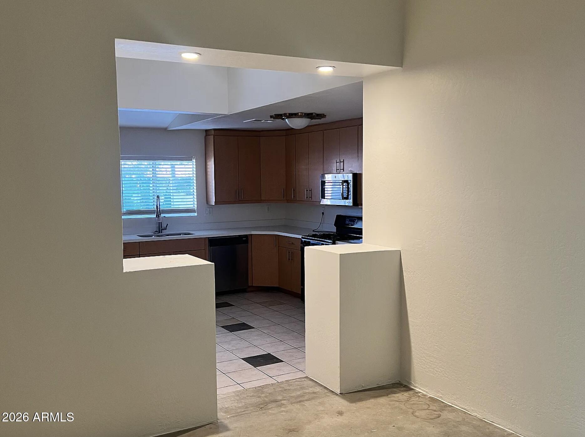 1145 E ROOSEVELT Street