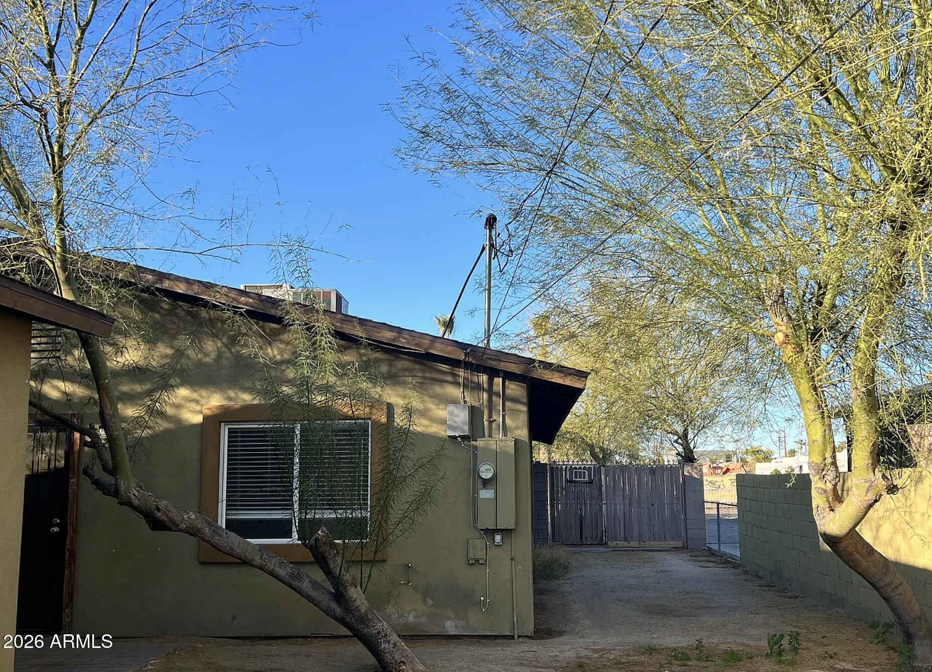 1145 E ROOSEVELT Street