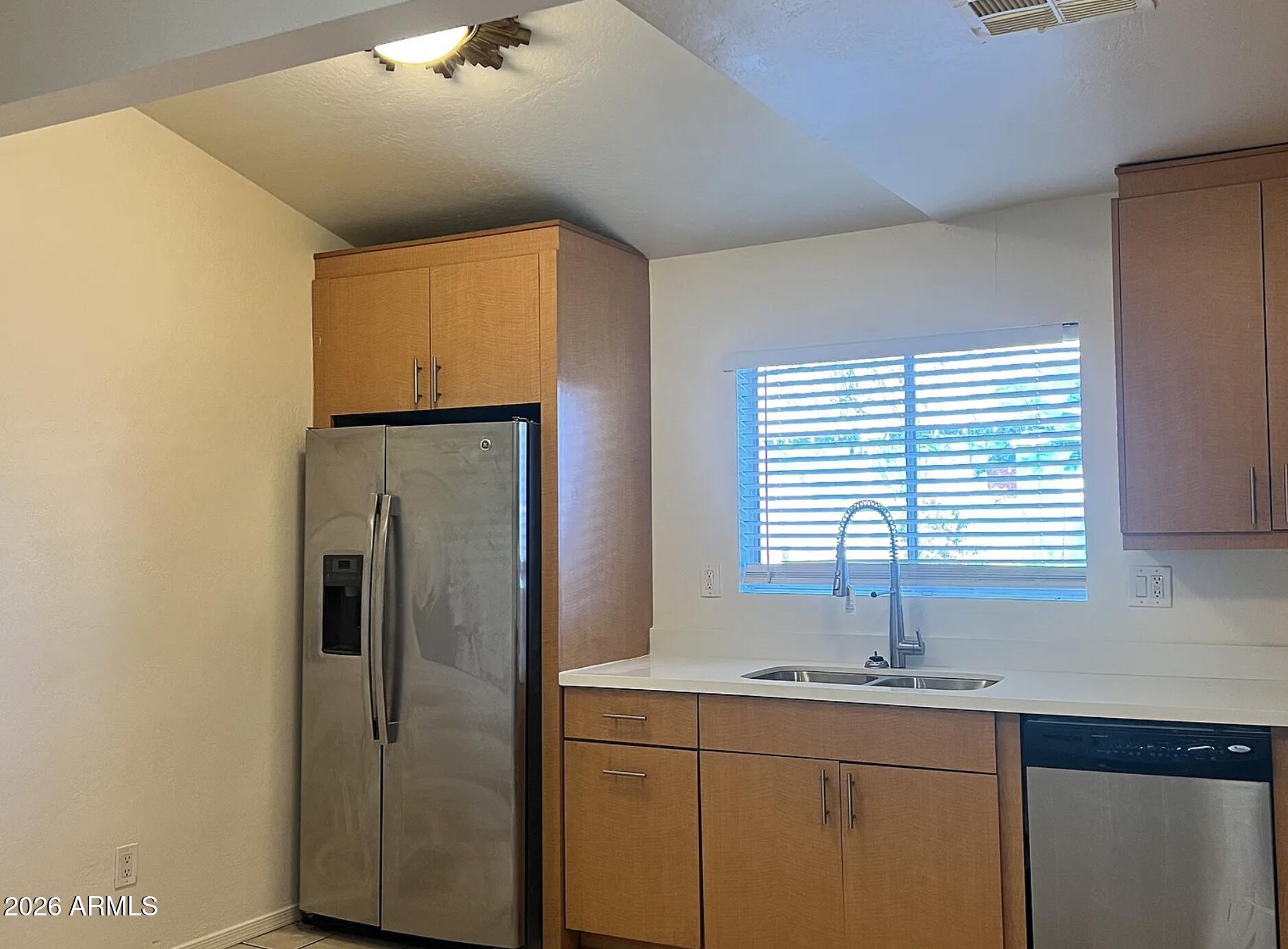 1145 E ROOSEVELT Street