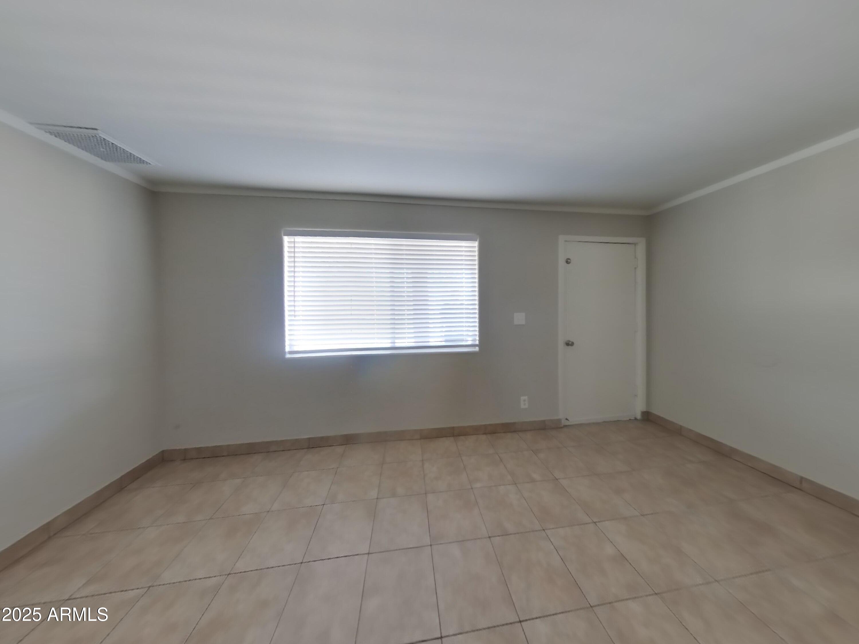 1649 W PUEBLO Avenue