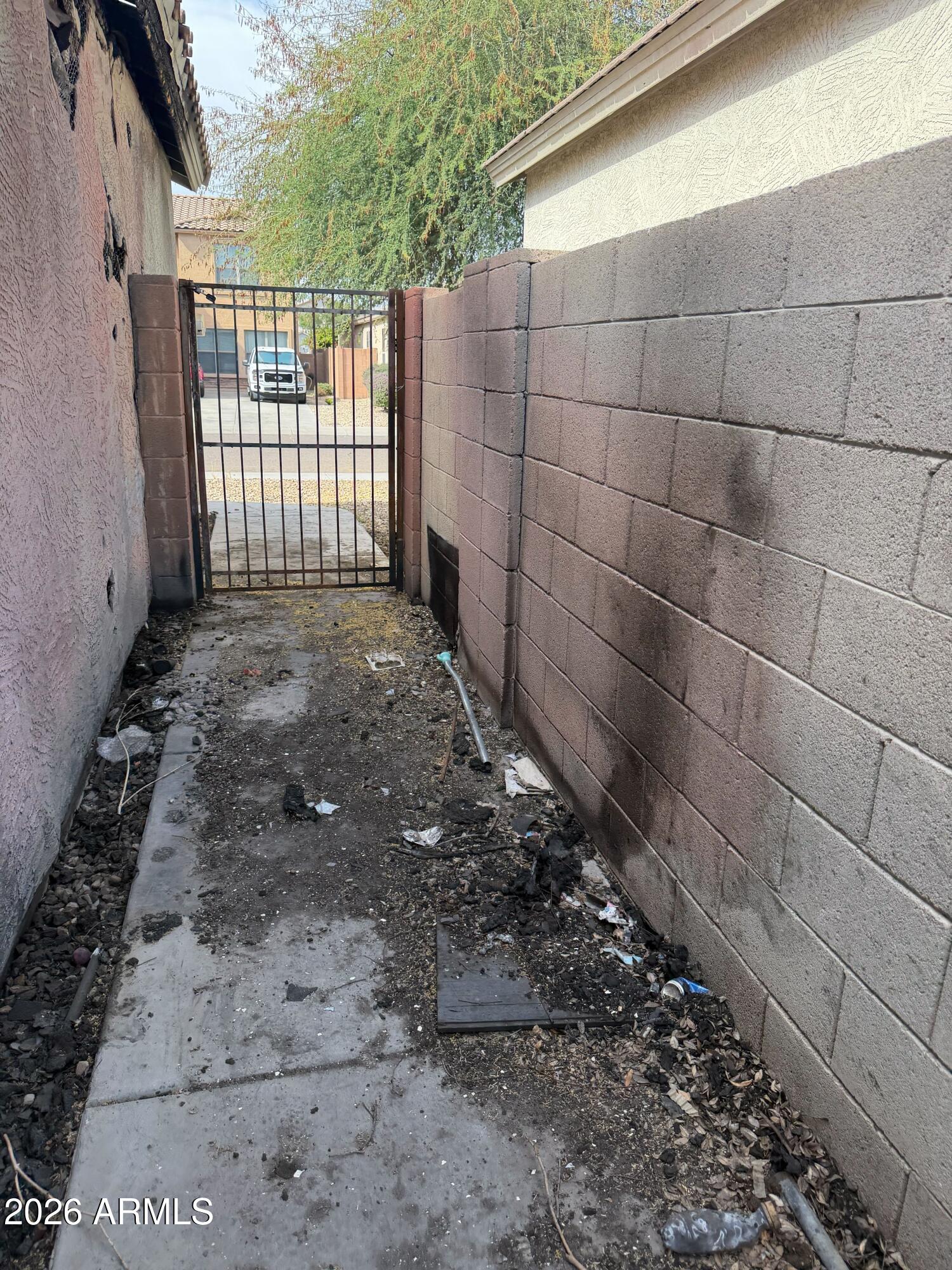 10141 W ILLINI Street