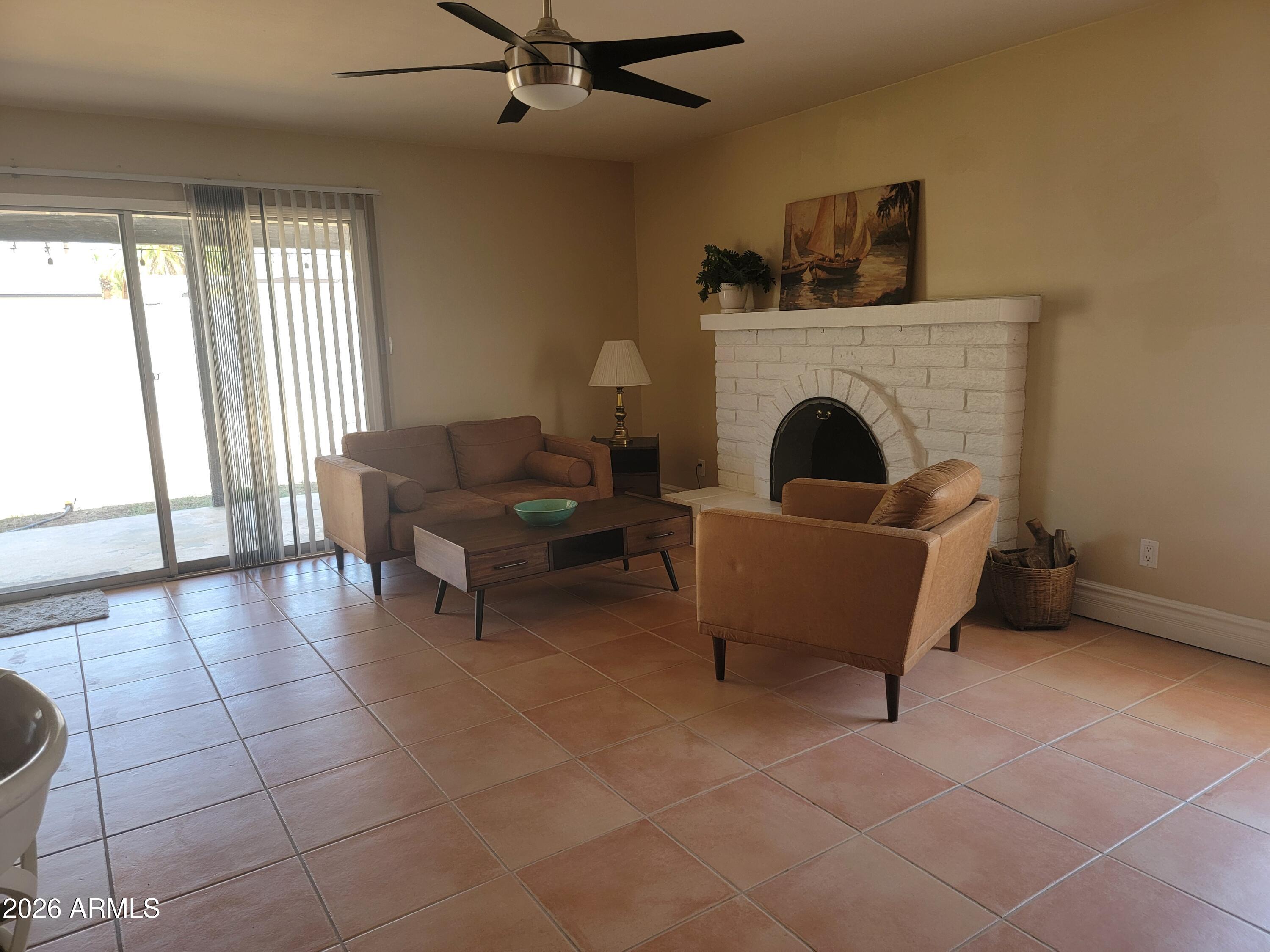 5118 E GELDING Drive