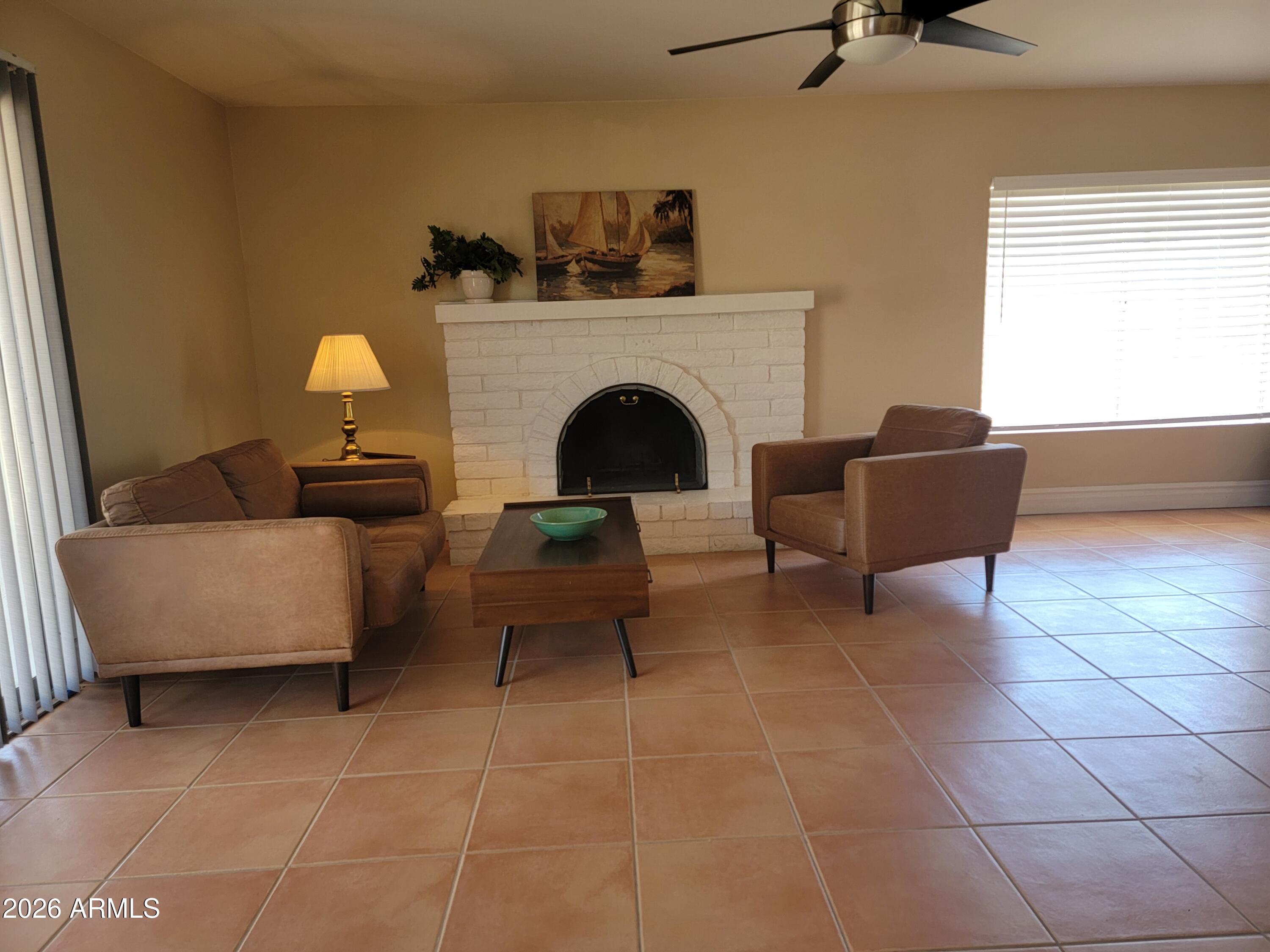 5118 E GELDING Drive
