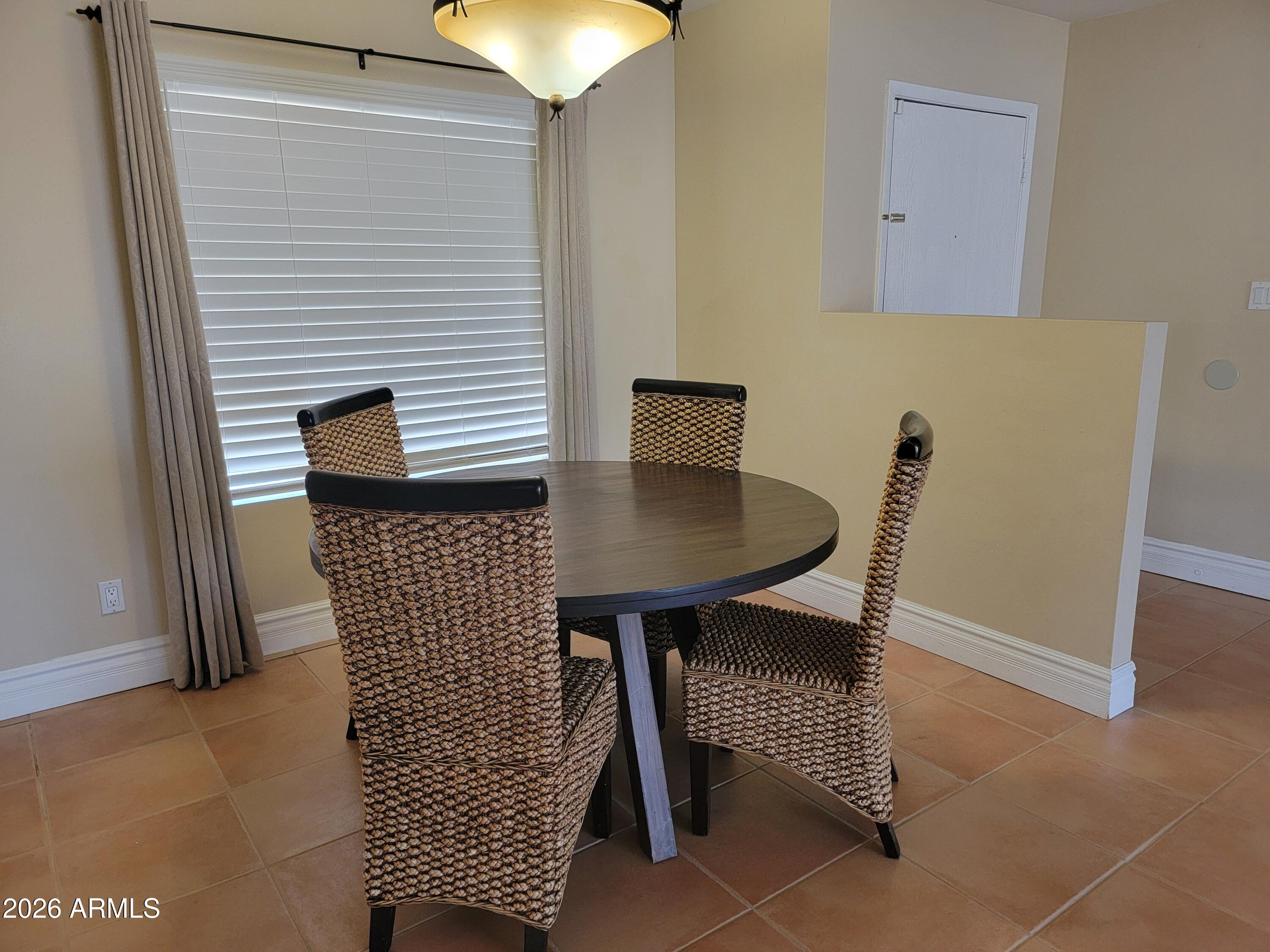 5118 E GELDING Drive