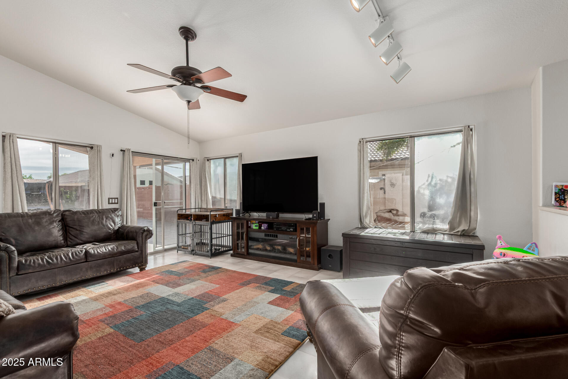 1905 E PALOMINO Drive
