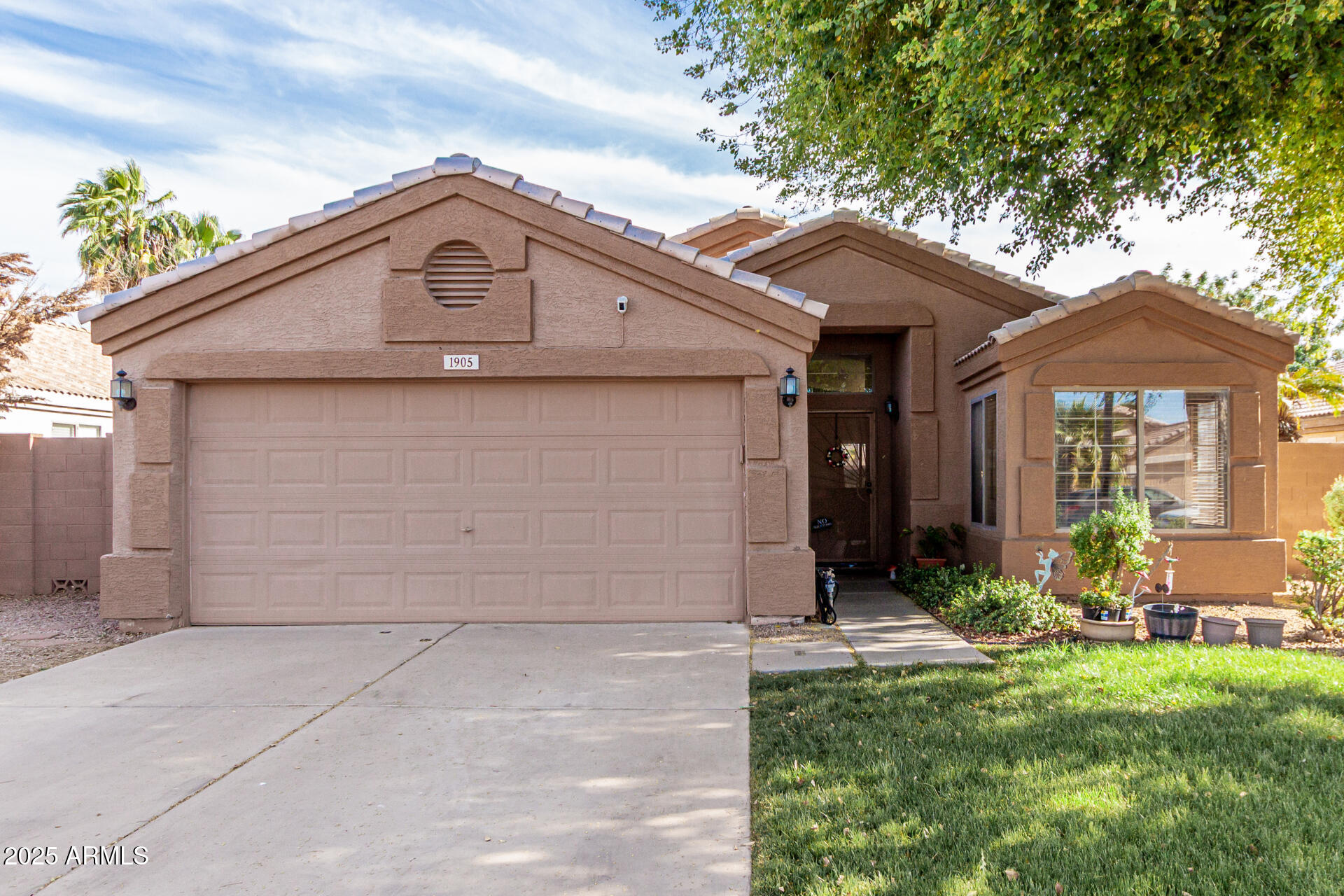 1905 E PALOMINO Drive