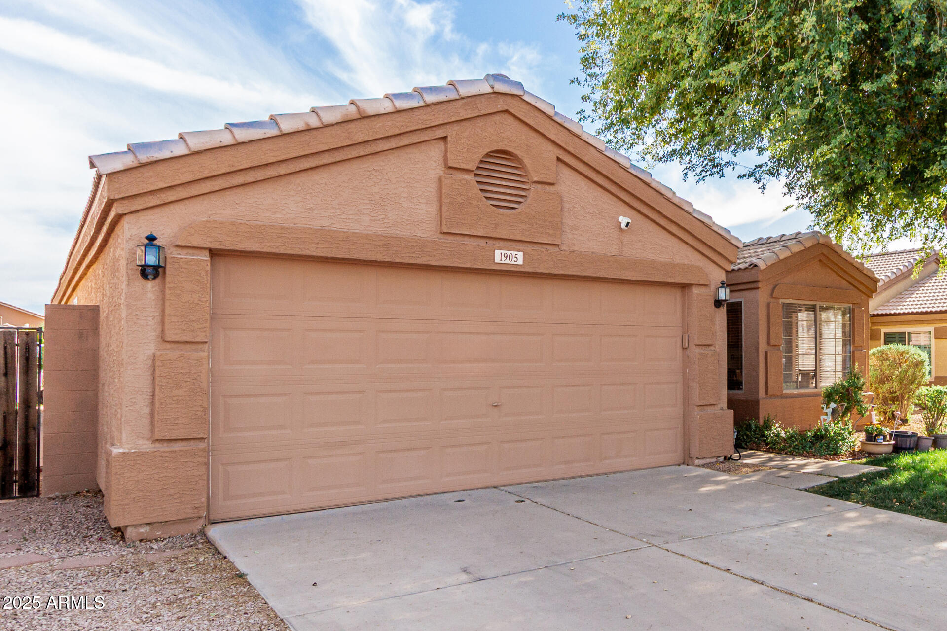 1905 E PALOMINO Drive