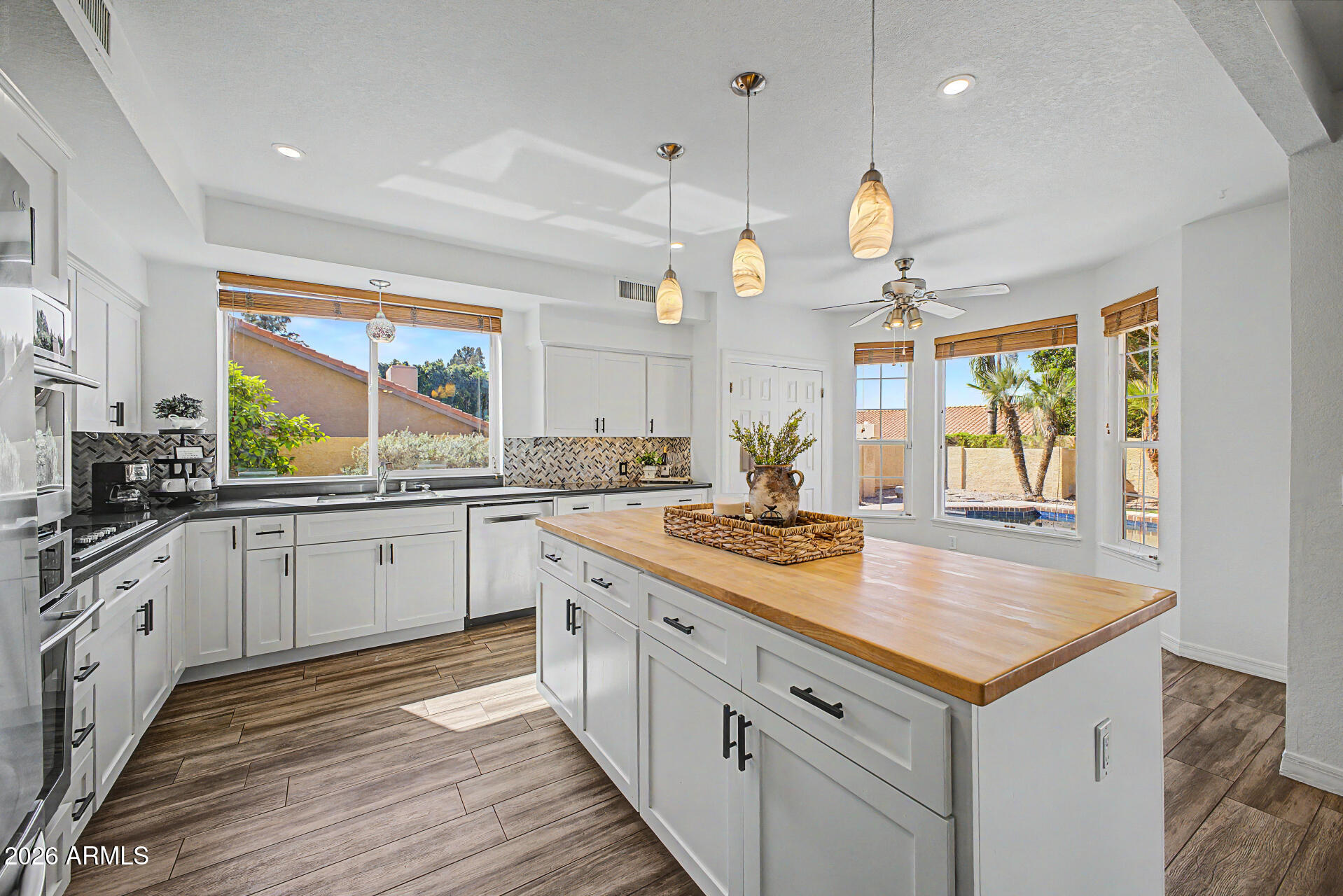 1234 E MONTE CRISTO Avenue