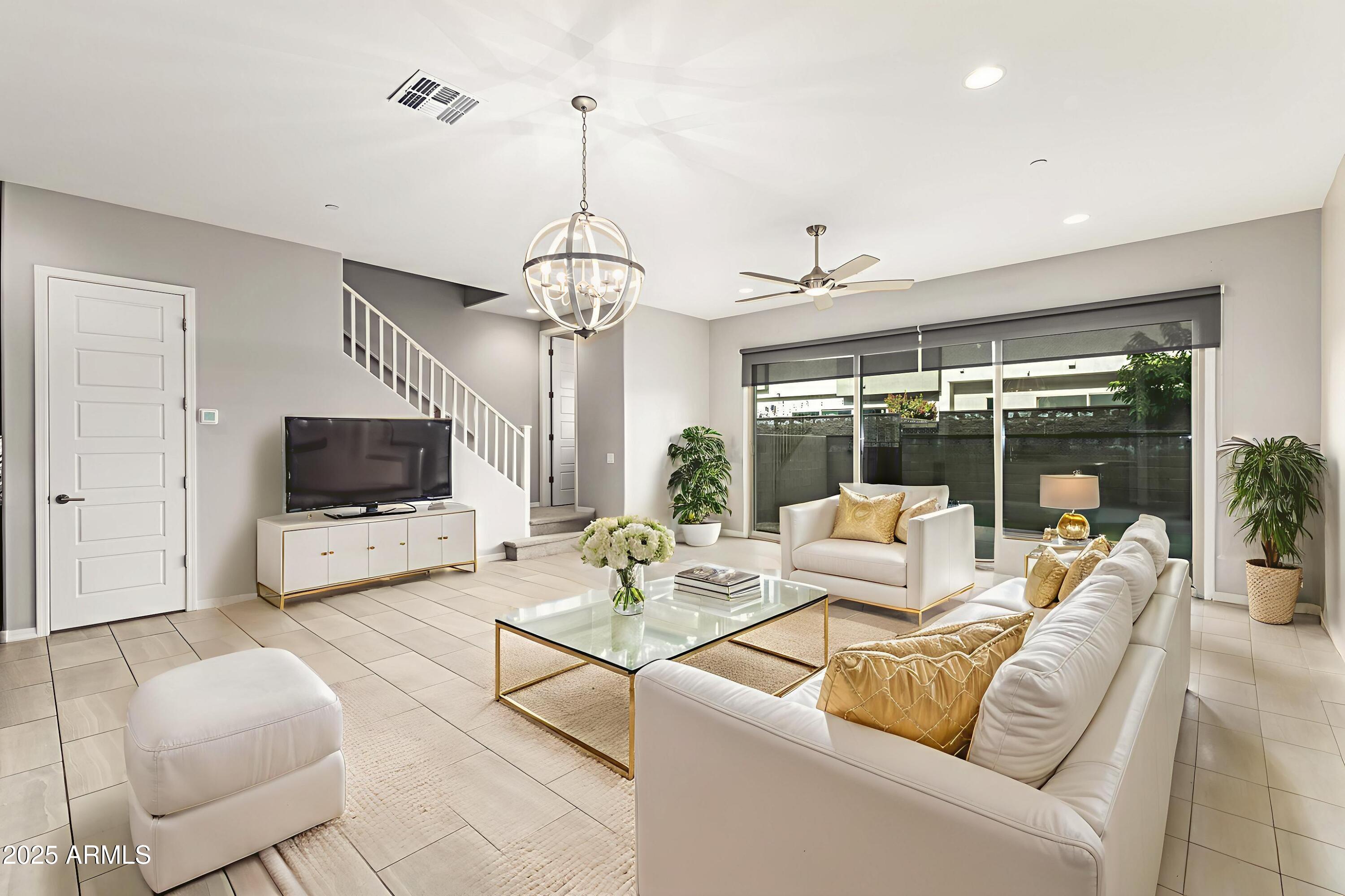 1970 W DESERT HOLLOW Drive