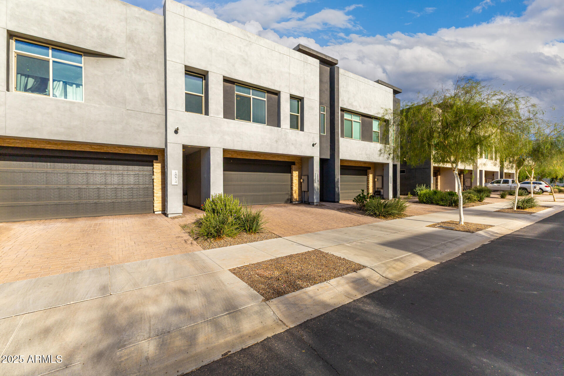 1970 W DESERT HOLLOW Drive