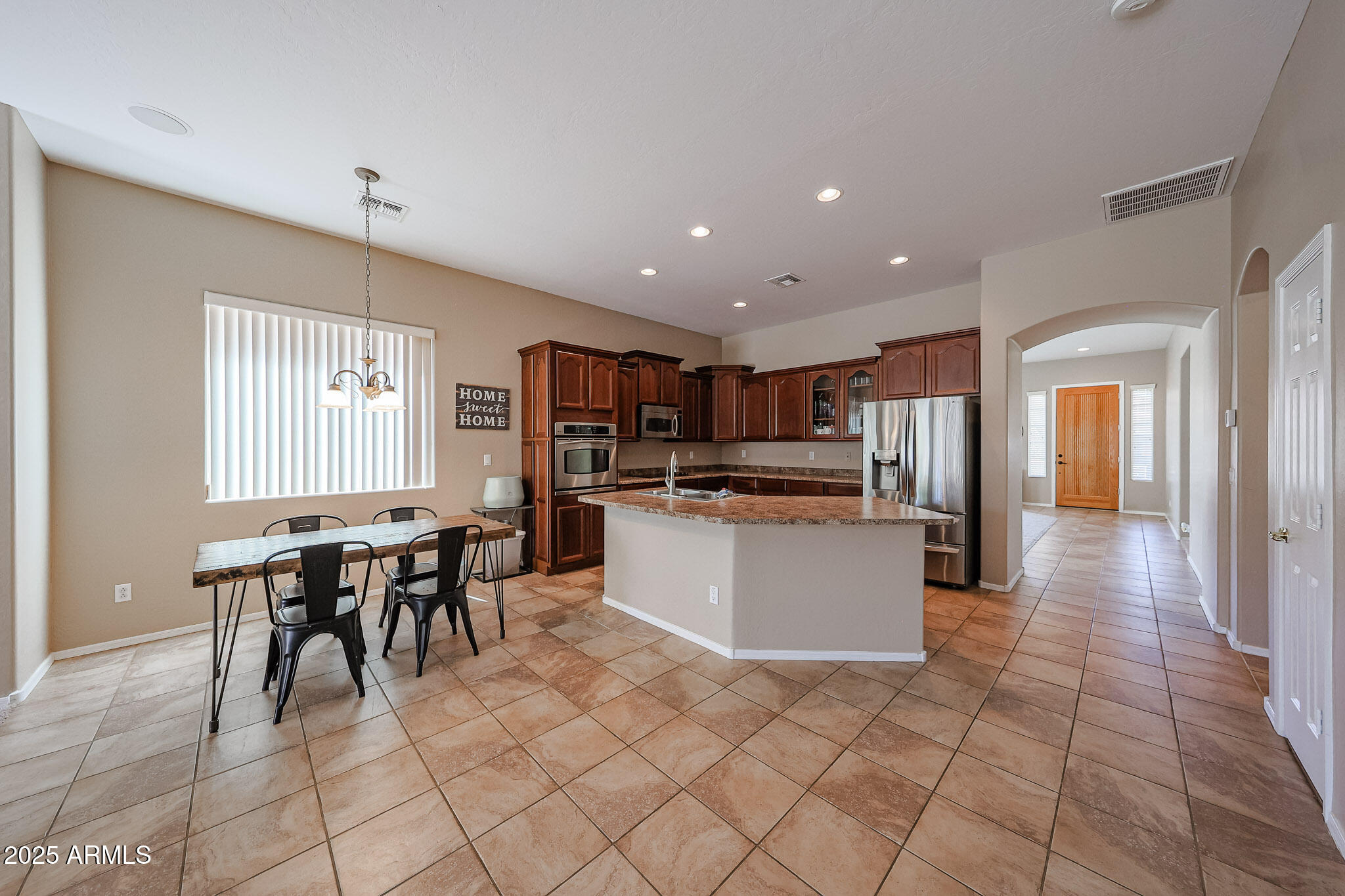 10465 E KNOWLES Avenue