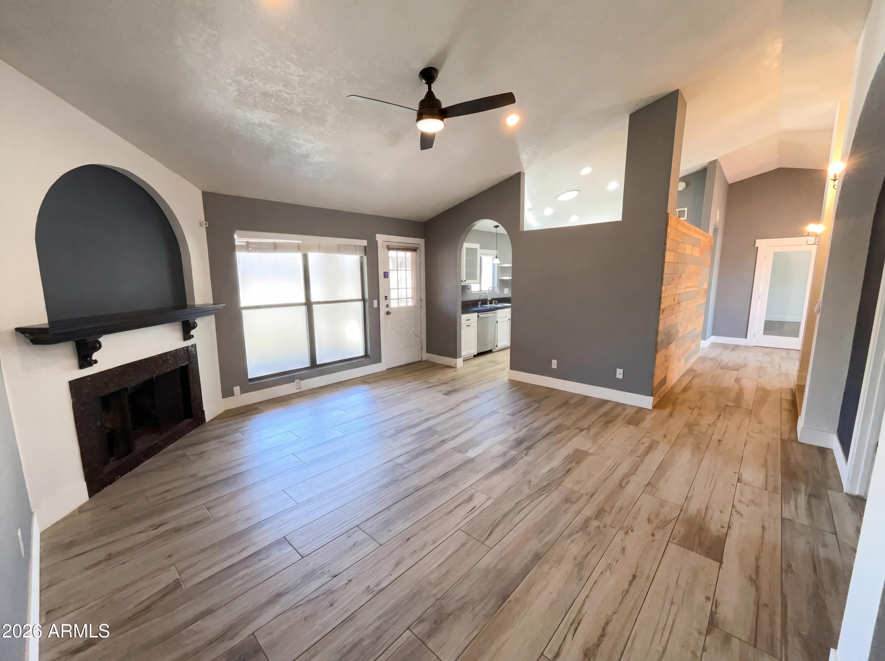 2823 E NORWOOD Street