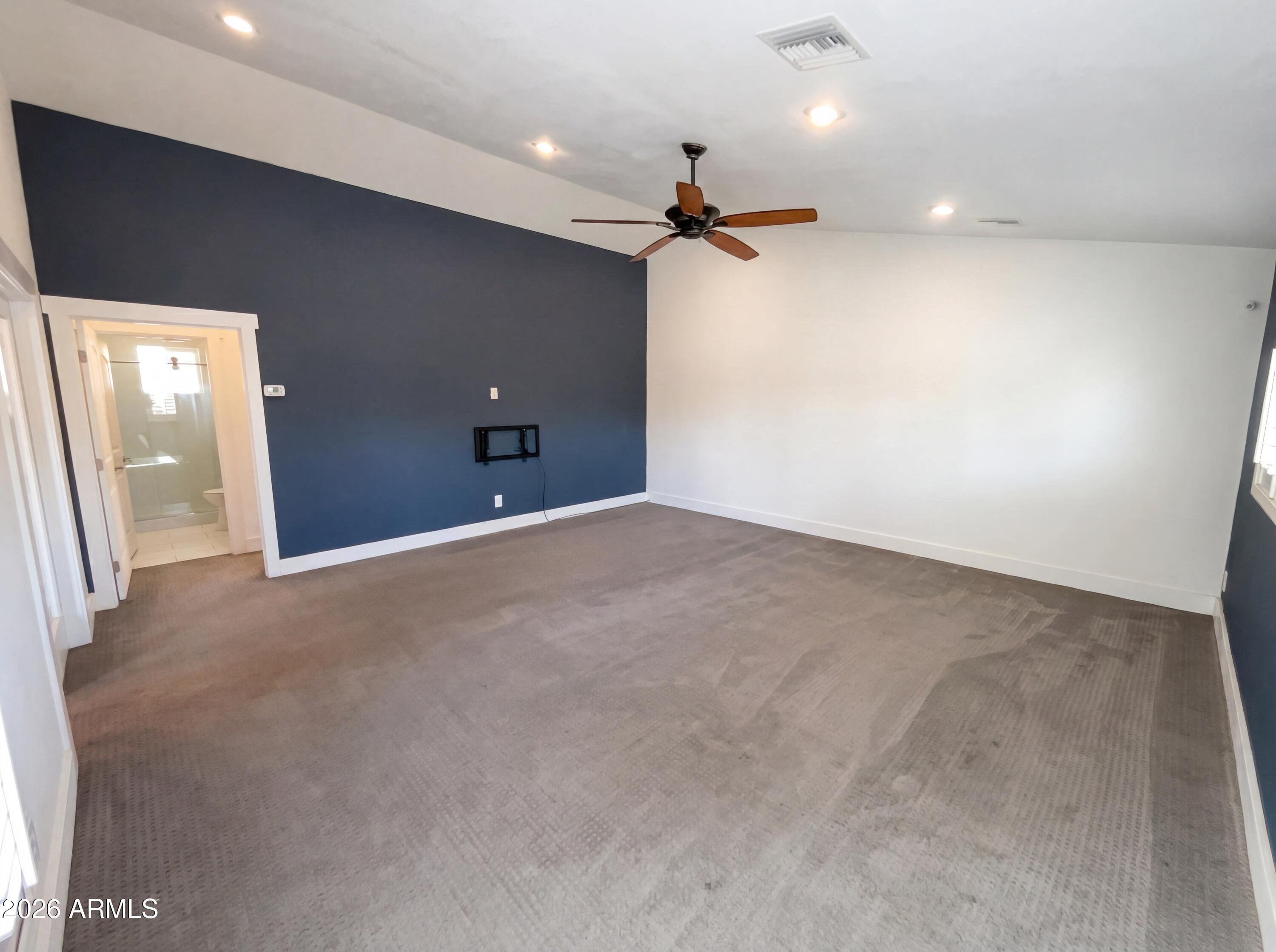 2823 E NORWOOD Street