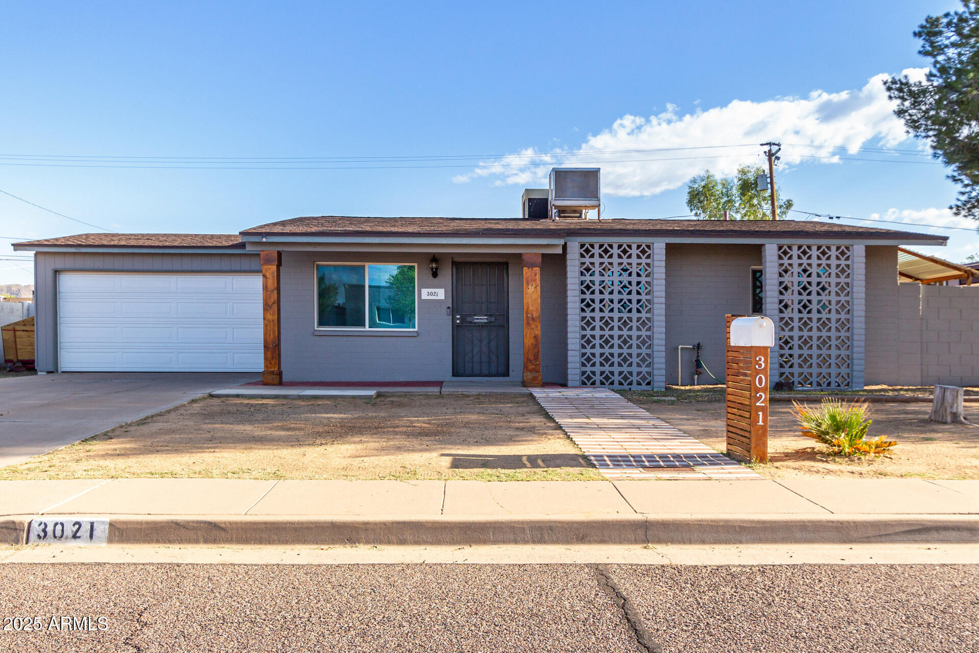 3021 E LARKSPUR Drive