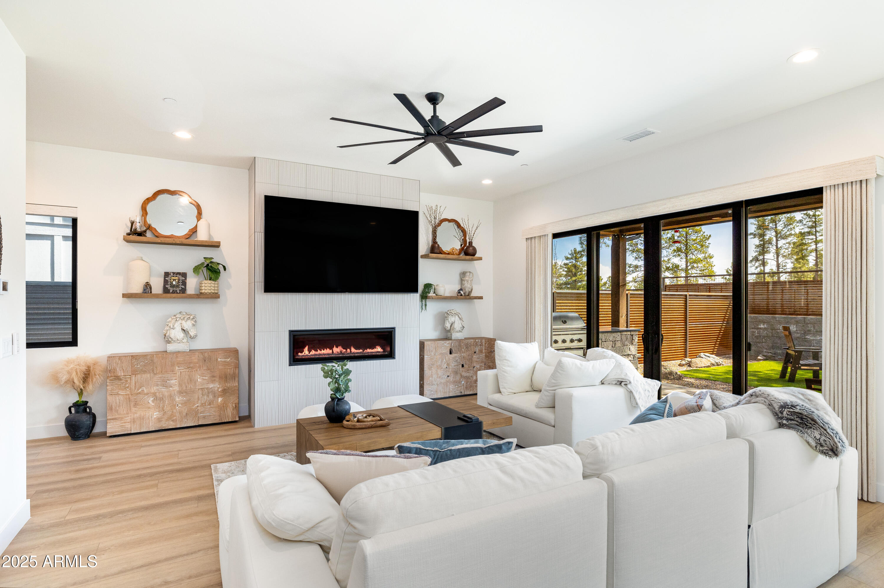 1809 E MAGNOLIA Drive