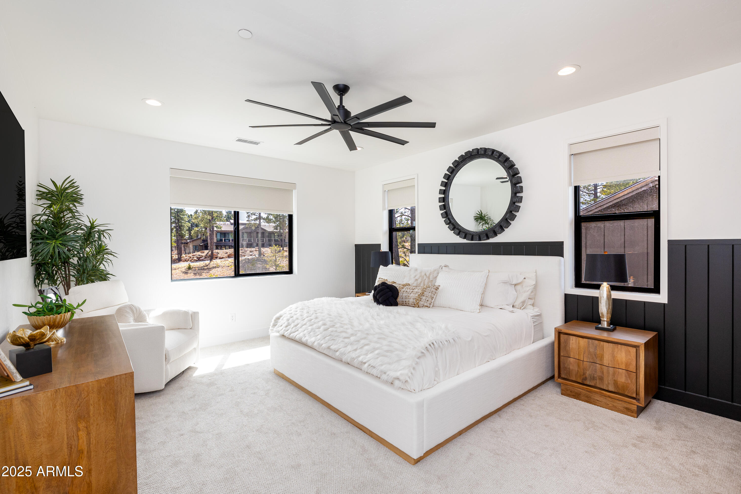 1809 E MAGNOLIA Drive
