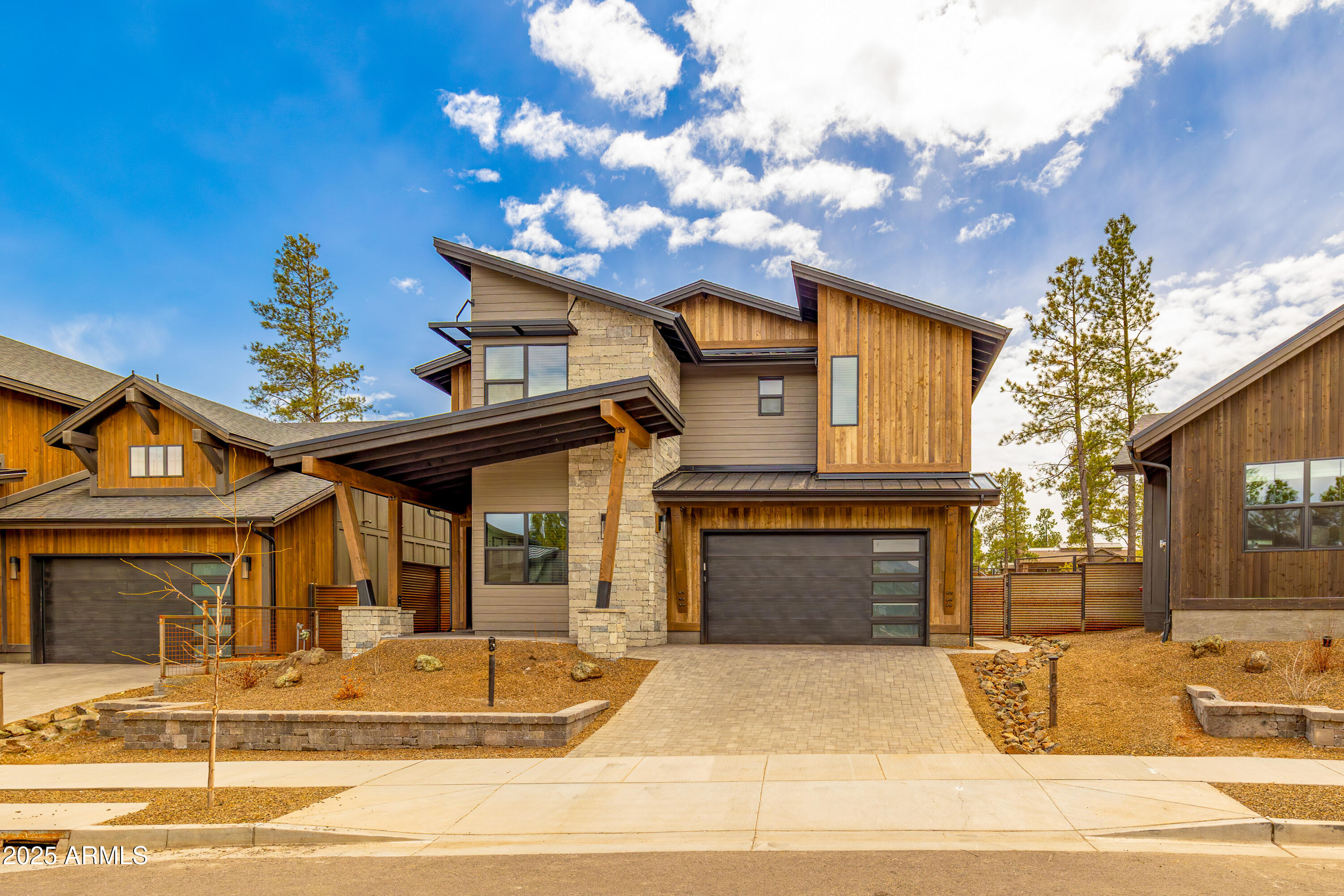 1809 E MAGNOLIA Drive