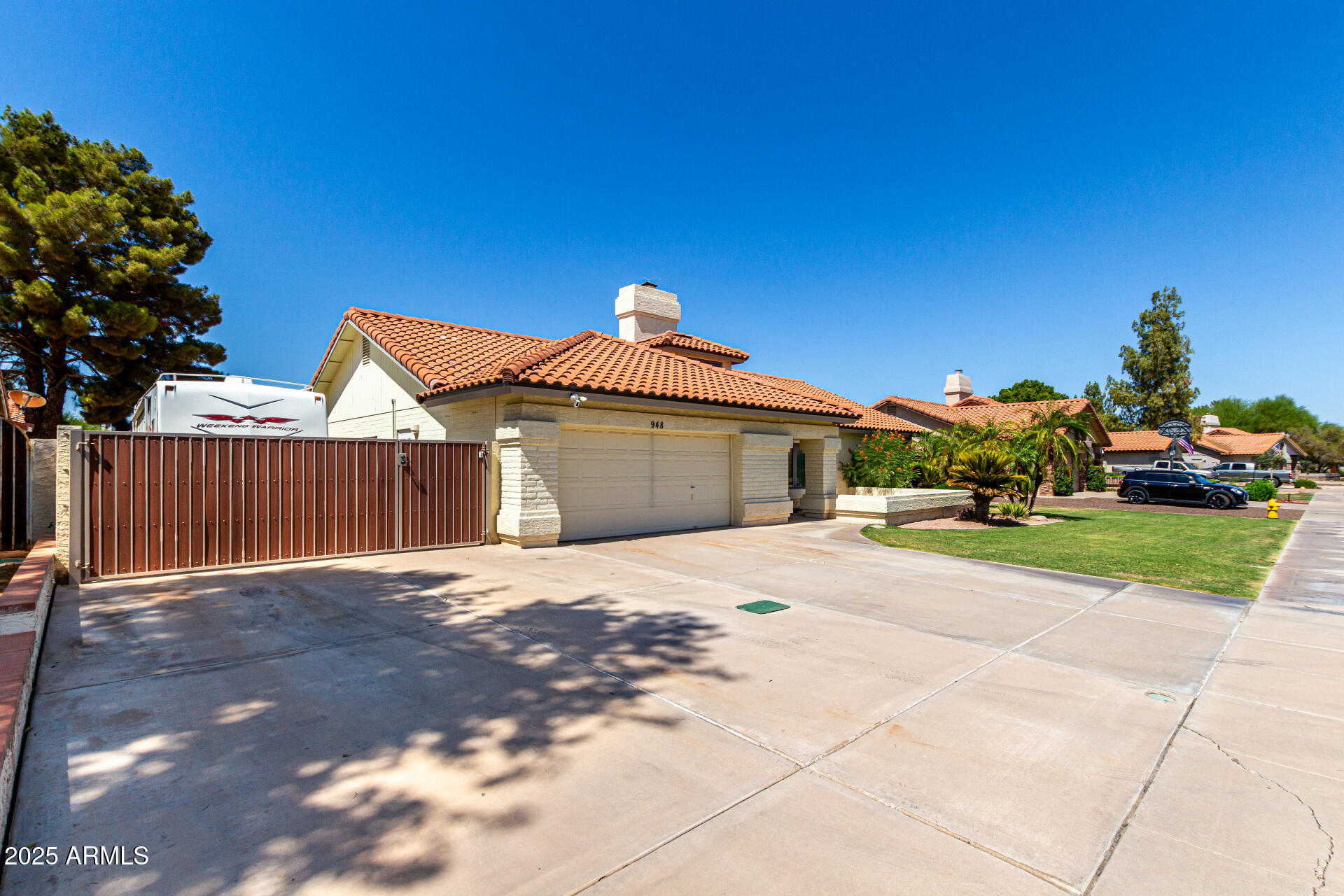 948 E SECRETARIAT Drive