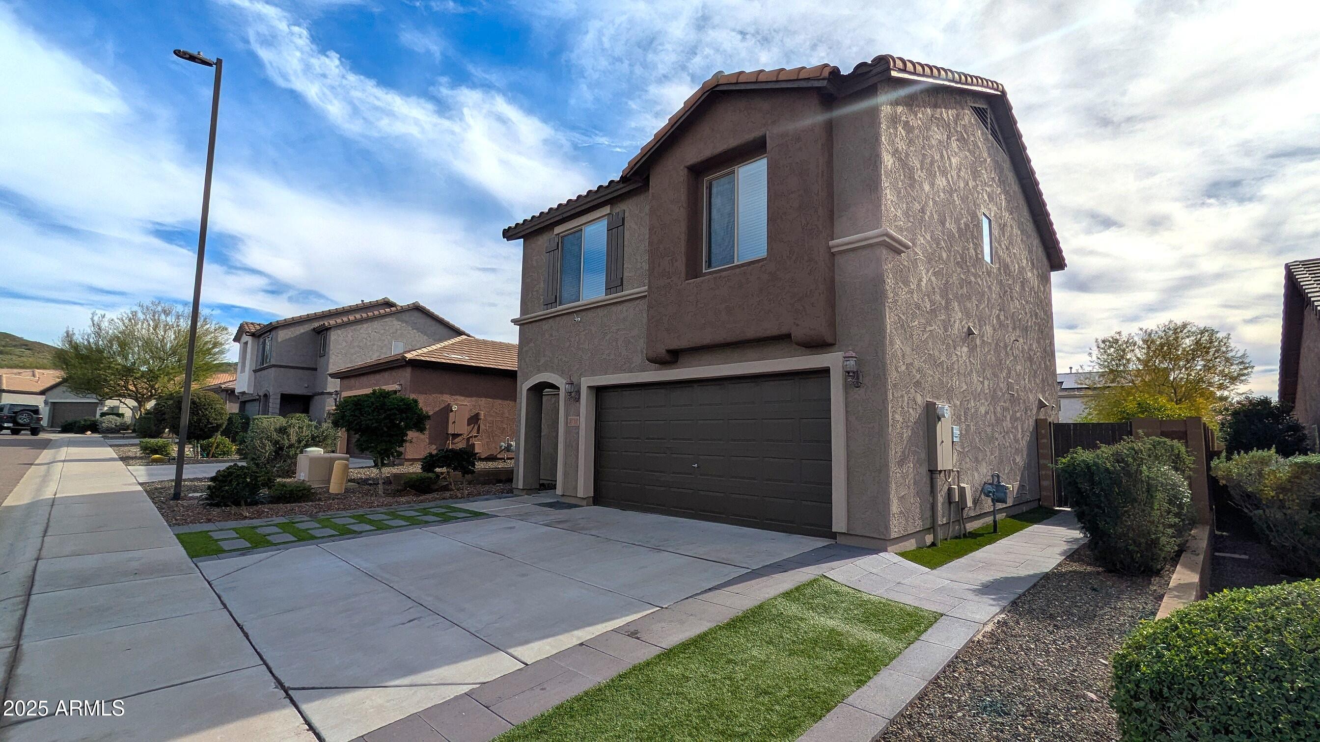 1717 W BUCKHORN Trail