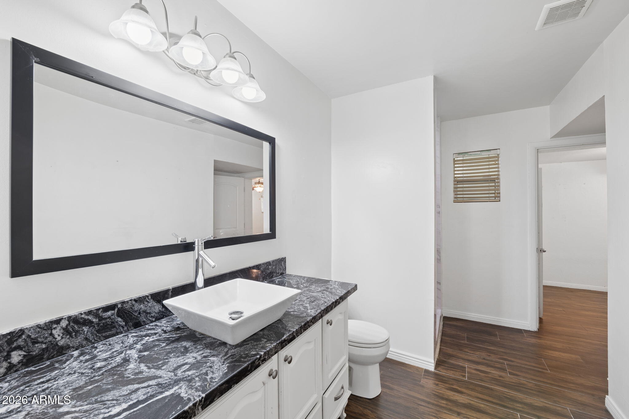 1802 E MISSOURI Avenue