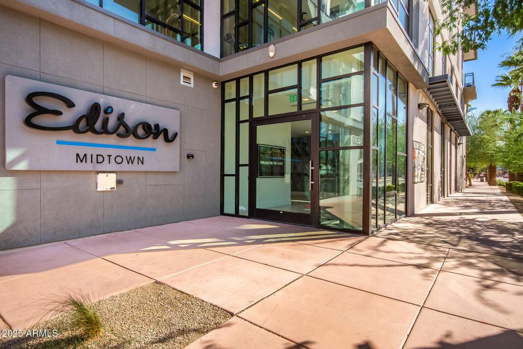 Photo of 3131 N Central Avenue #7002, Phoenix, AZ 85012 (MLS # 7001412)